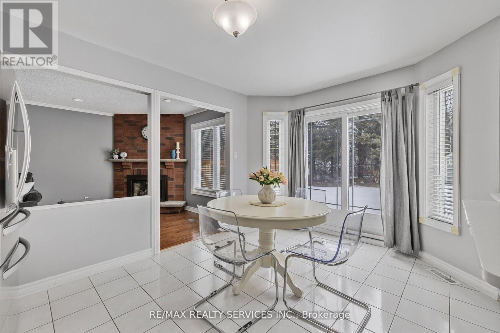 24 Royal Valley Drive, Caledon, Ontario  L7C 1B2 - Photo 10 - W12490954