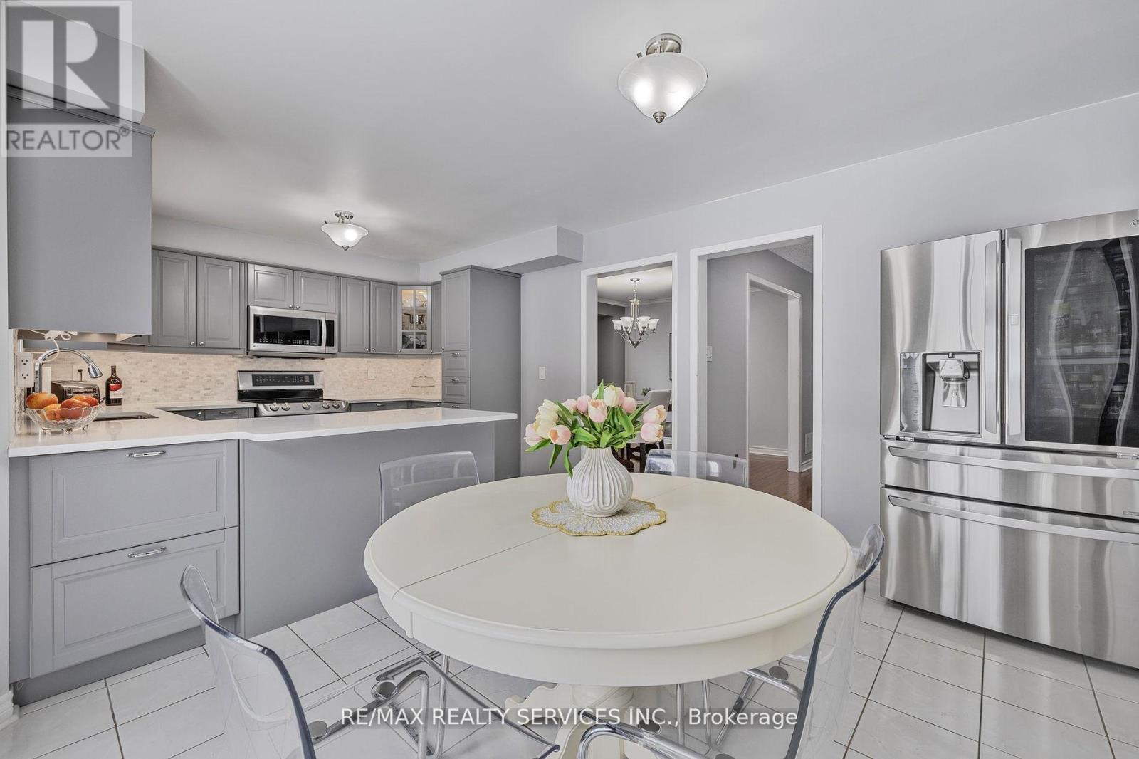 24 Royal Valley Drive, Caledon, Ontario  L7C 1B2 - Photo 11 - W12490954