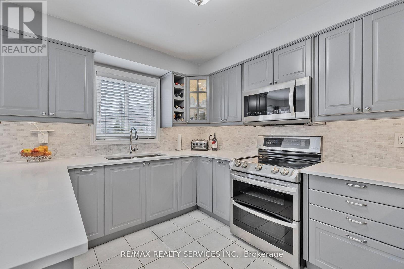 24 Royal Valley Drive, Caledon, Ontario  L7C 1B2 - Photo 13 - W12490954