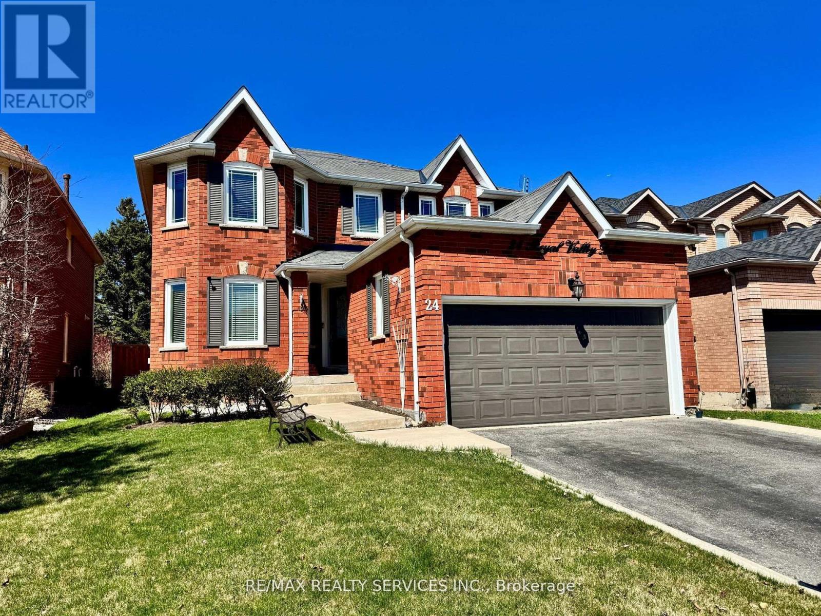 24 Royal Valley Drive, Caledon, Ontario  L7C 1B2 - Photo 2 - W12490954