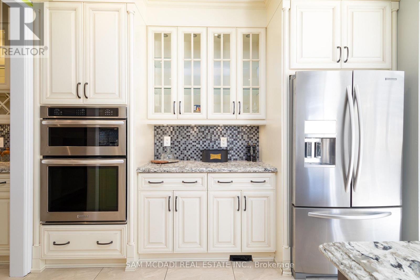 5572 Trailbank Drive, Mississauga, Ontario  L5M 0H8 - Photo 14 - W12490970