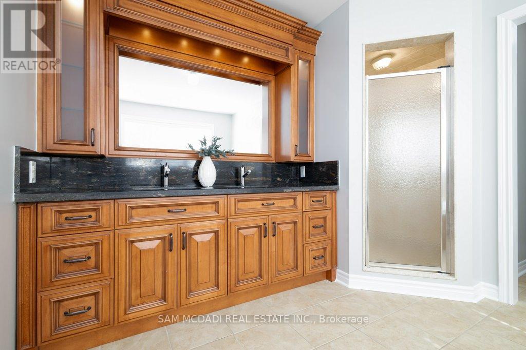 5572 Trailbank Drive, Mississauga, Ontario  L5M 0H8 - Photo 29 - W12490970