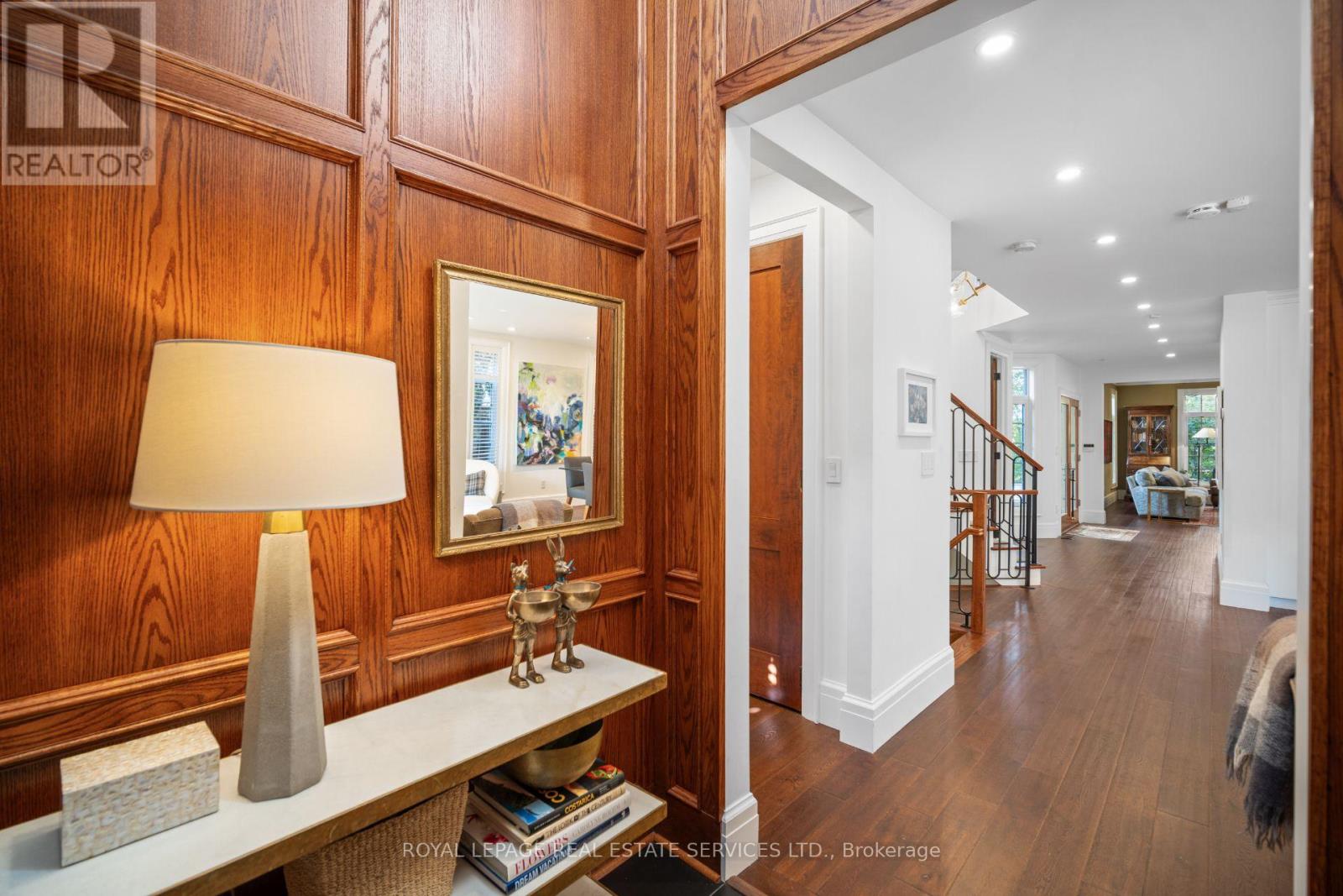 4 Reigate Road, Toronto, Ontario  M9A 2Y2 - Photo 3 - W12490992