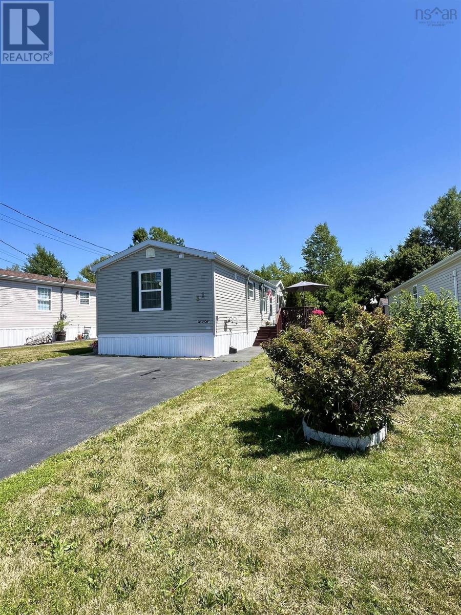 31 Thomson Drive, Bridgewater, Nova Scotia  B4V 4E1 - Photo 3 - 202517670