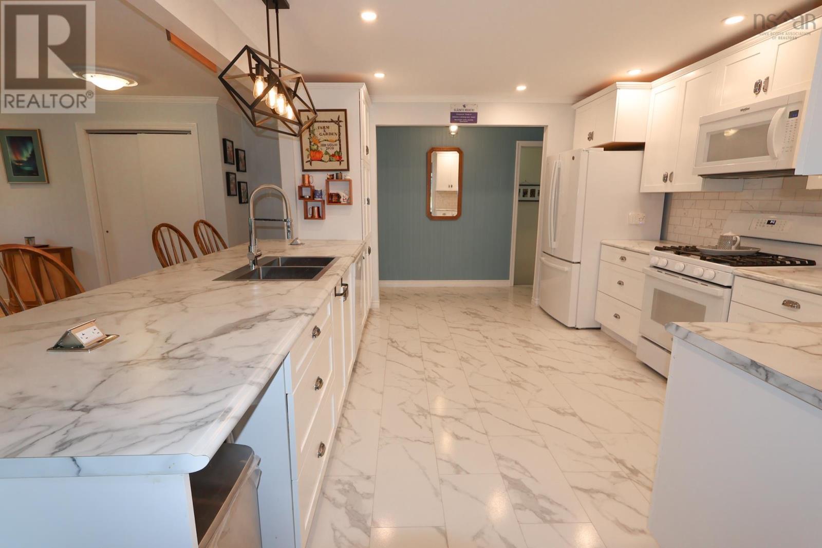 141 Crescent Street, Bridgewater, Nova Scotia  B4V 1K9 - Photo 11 - 202519666