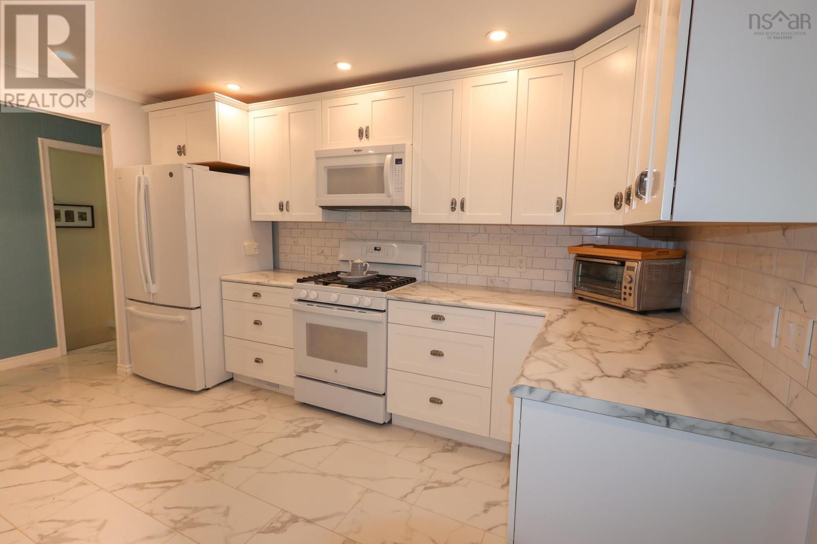 141 Crescent Street, Bridgewater, Nova Scotia  B4V 1K9 - Photo 9 - 202519666