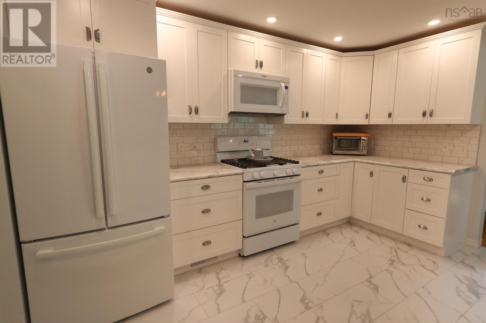 141 Crescent Street, Bridgewater, Nova Scotia  B4V 1K9 - Photo 7 - 202519666