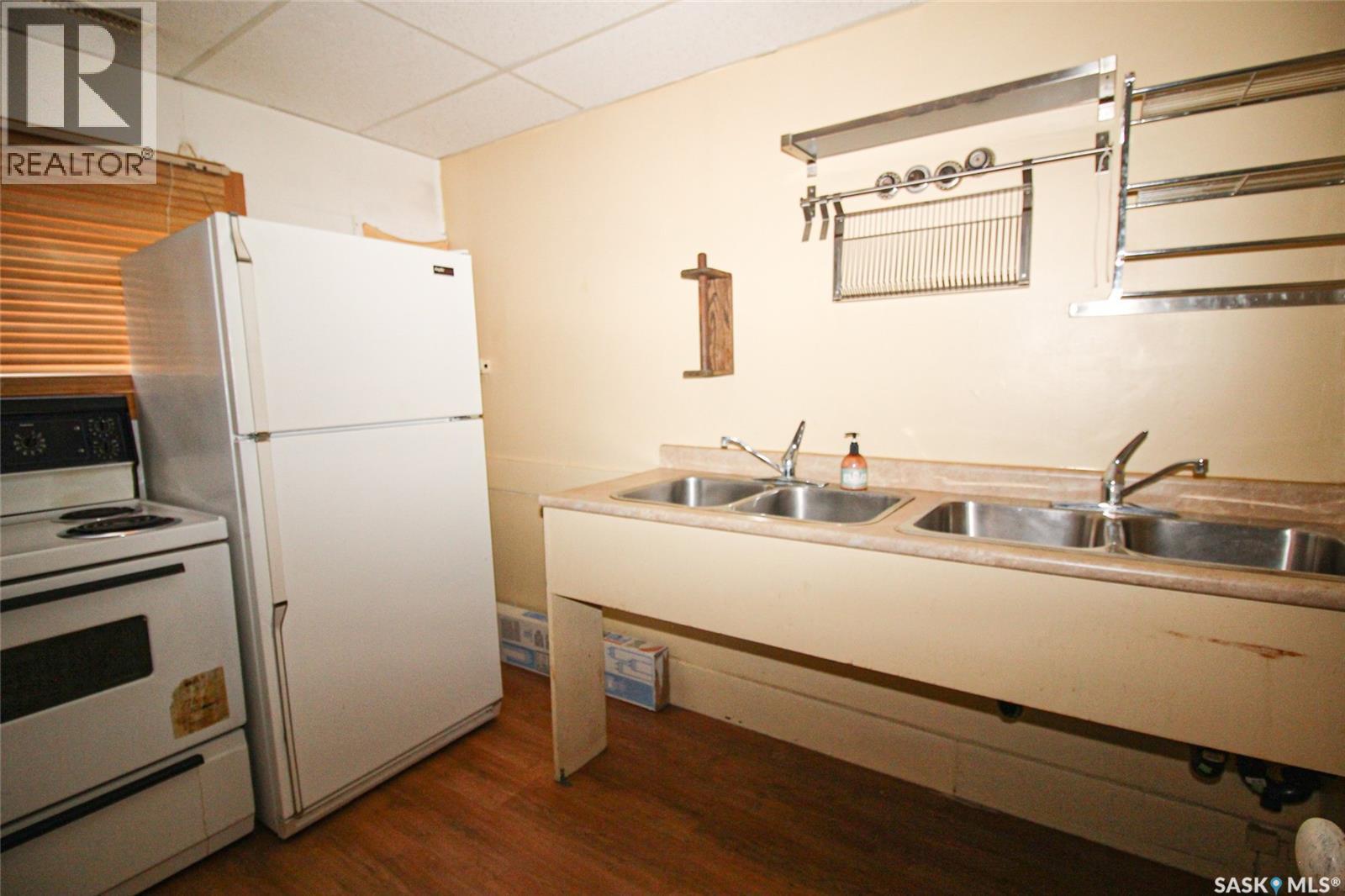 104 Maple Avenue S, Eastend, Saskatchewan  S0N 0T0 - Photo 11 - SK022034