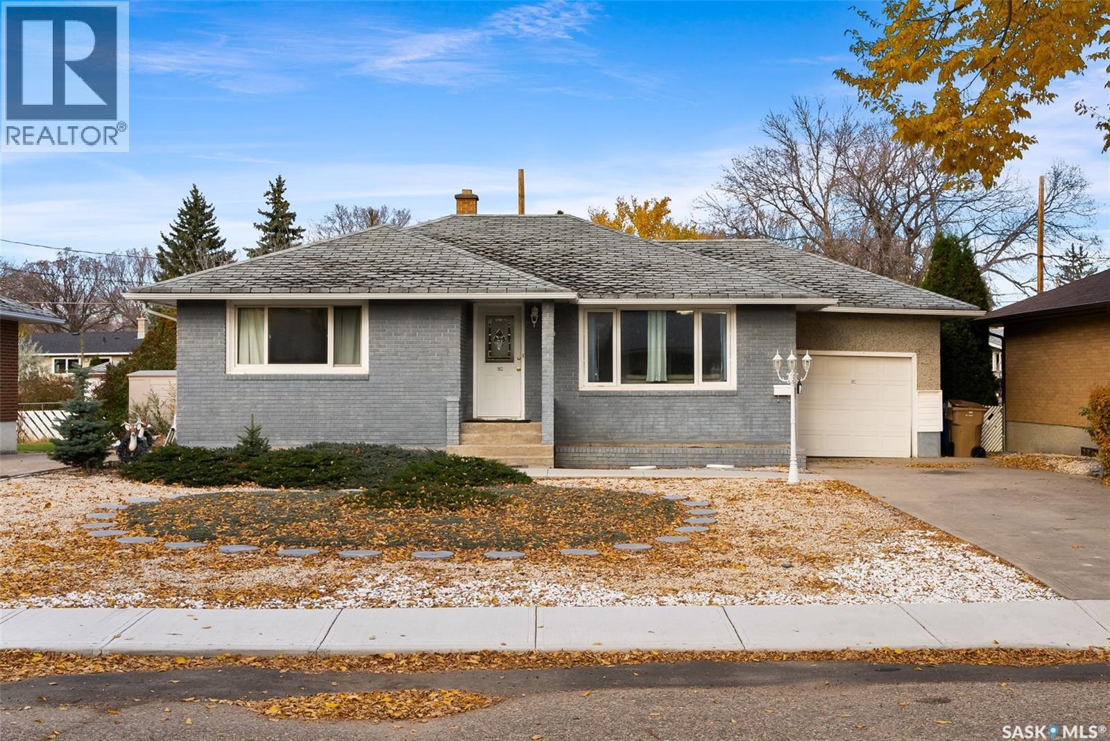 19 Johnstone Street, Regina, Saskatchewan  S4R 4R3 - Photo 2 - SK022009