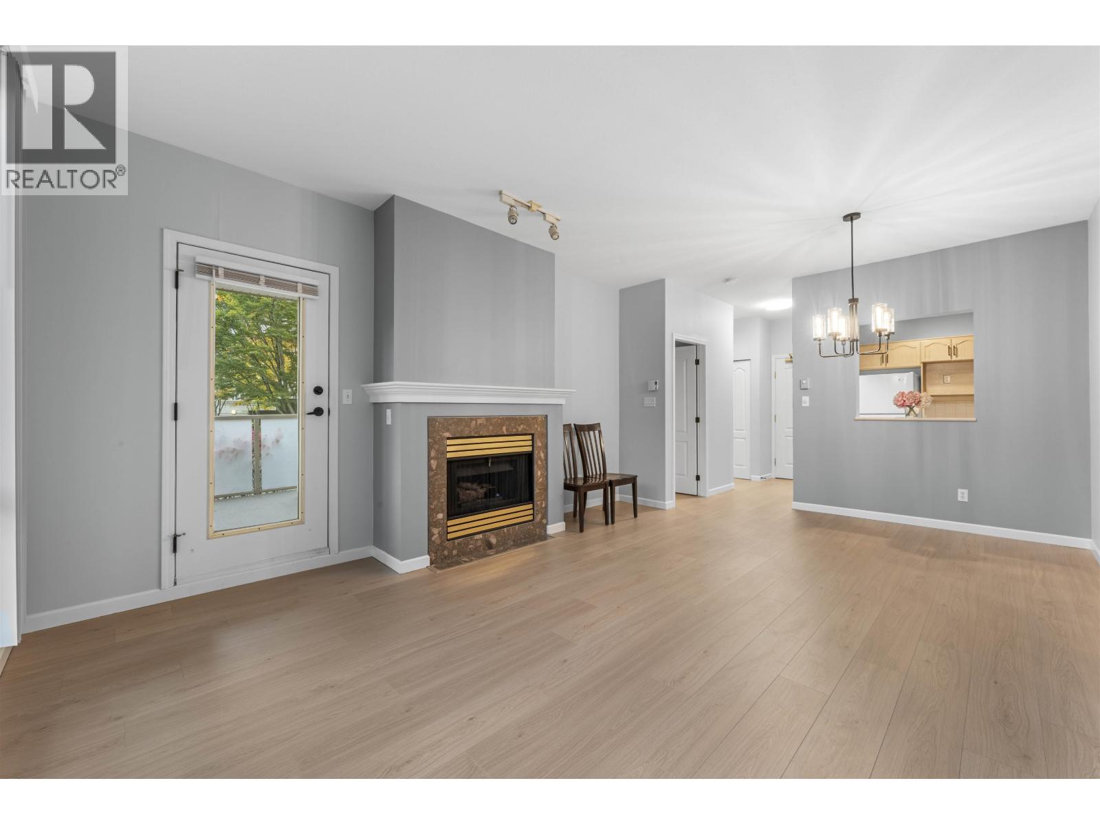 310 6742 Station Hill Court, Burnaby, British Columbia  V3N 4V2 - Photo 5 - R3063232