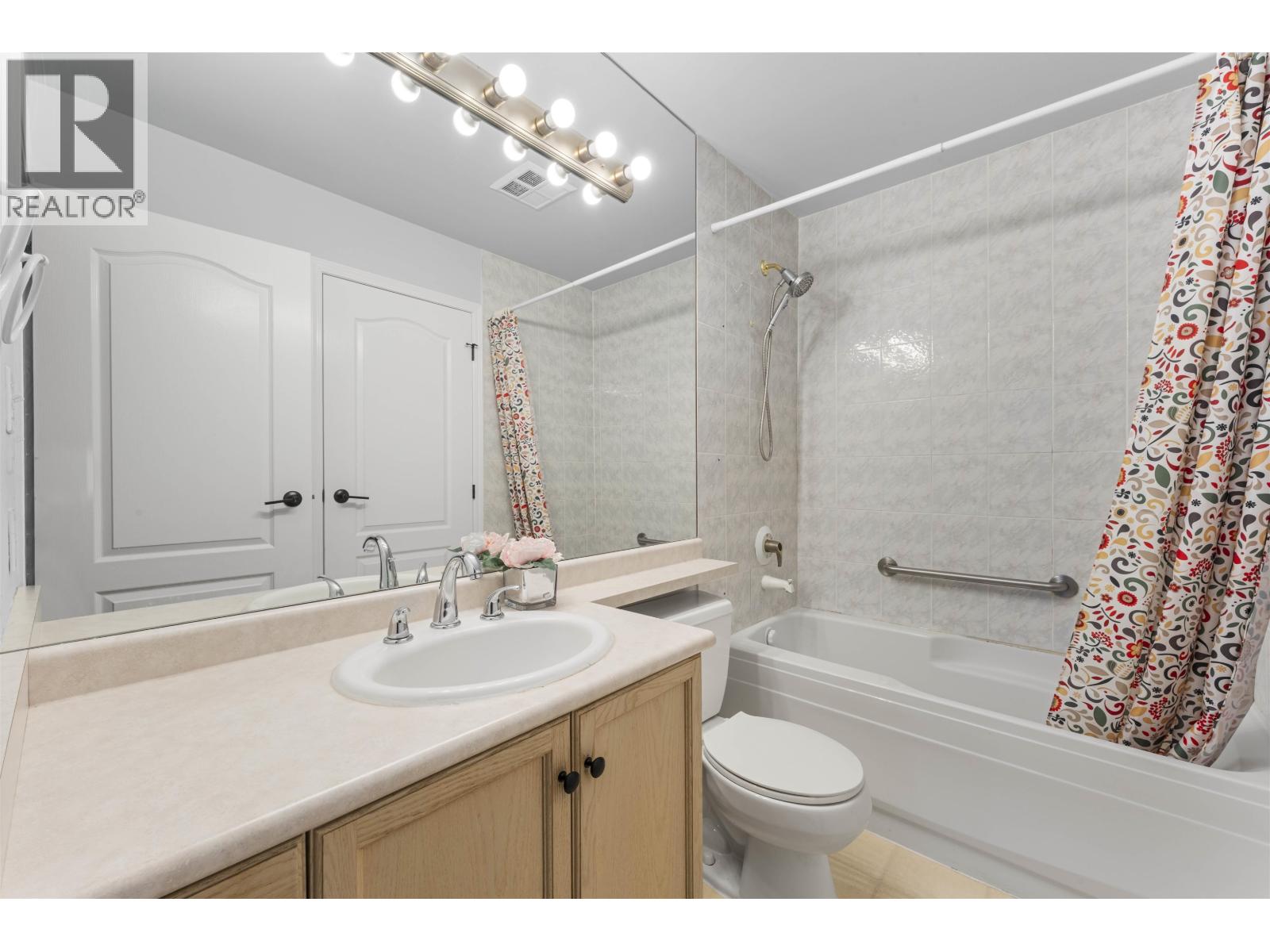 310 6742 Station Hill Court, Burnaby, British Columbia  V3N 4V2 - Photo 12 - R3063232