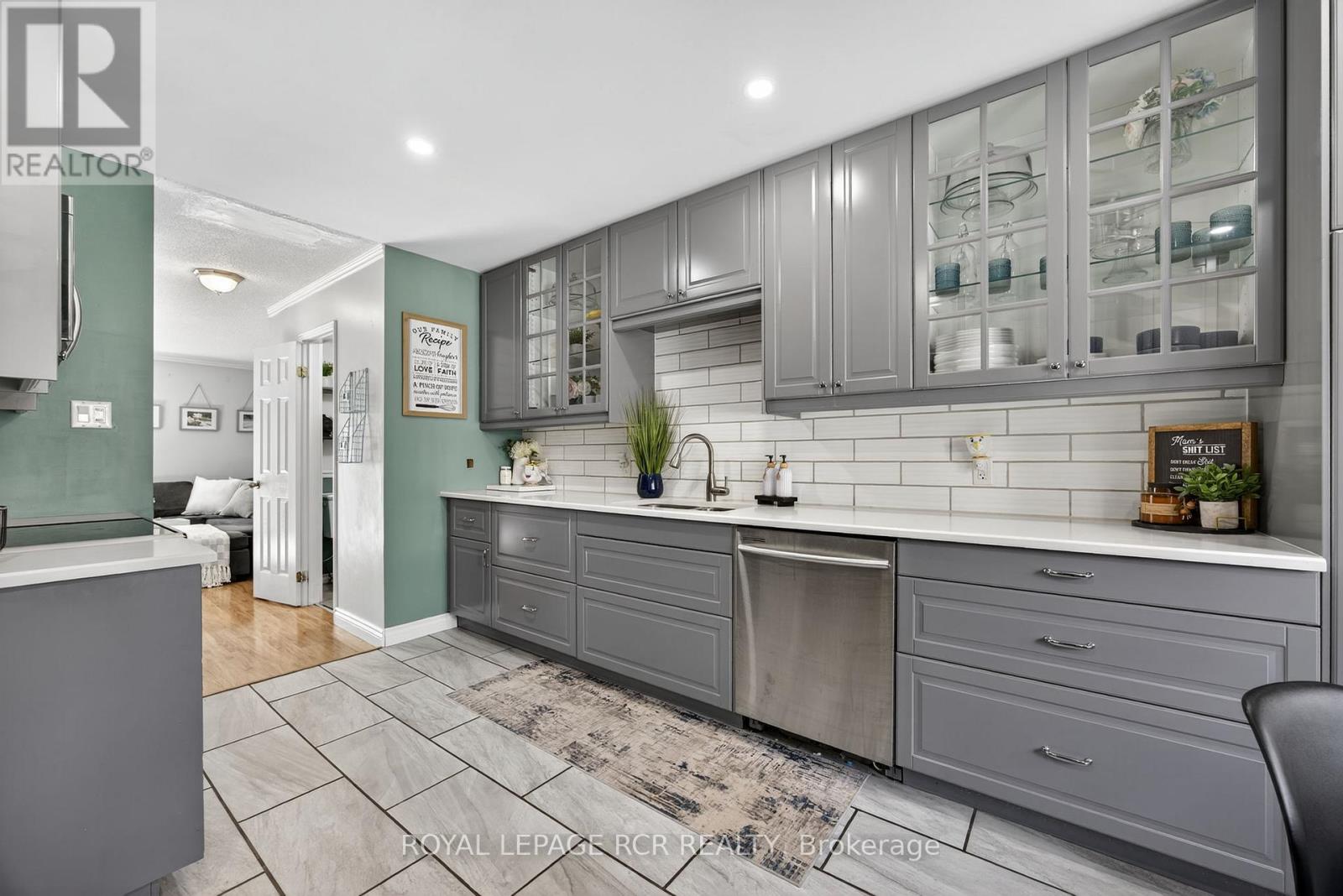 511 Pineview Gardens, Shelburne, Ontario  L0N 1S2 - Photo 8 - X12490926