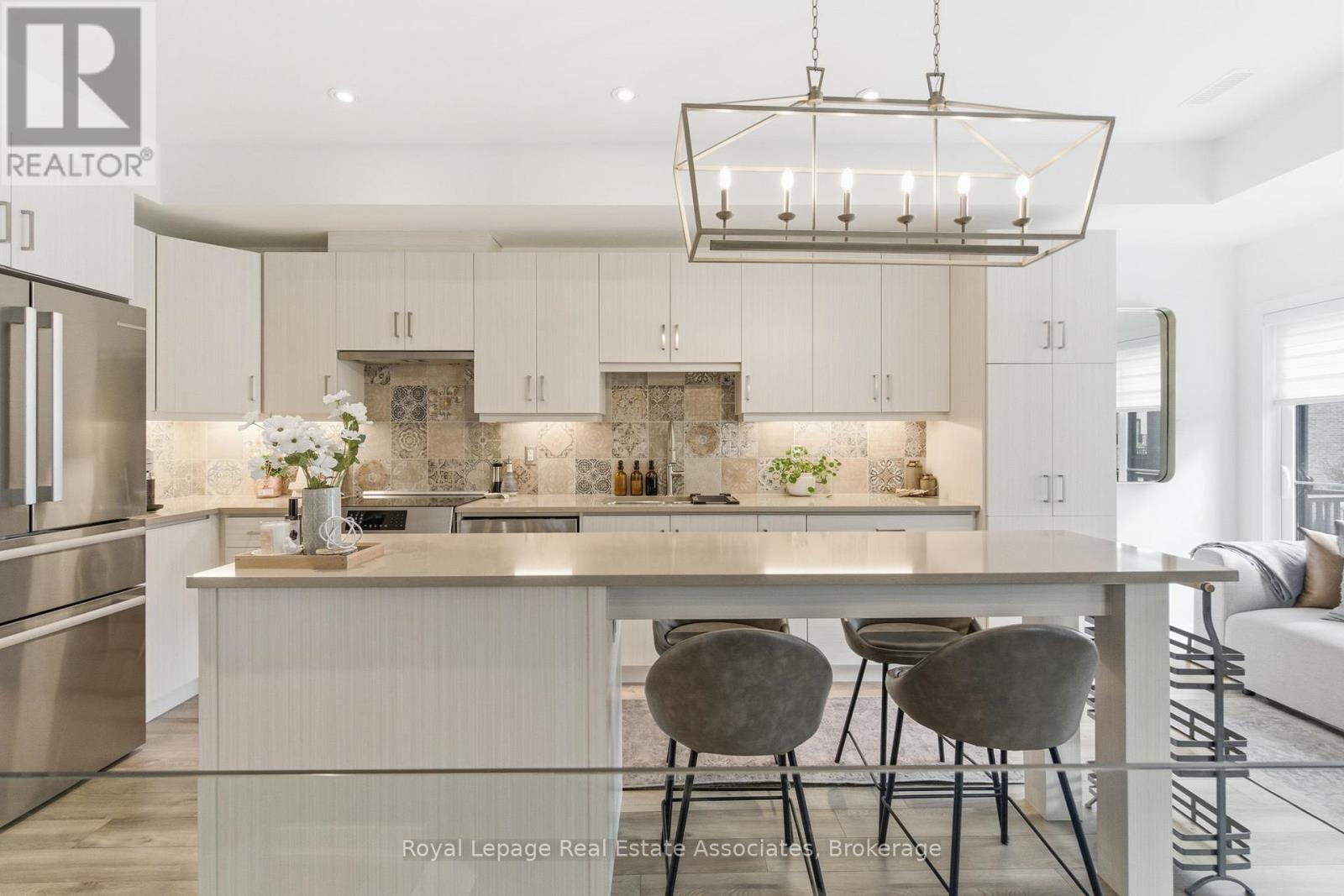 7 - 383 Dundas Street E, Hamilton (Waterdown), Ontario  L0R 2H3 - Photo 10 - X12491010