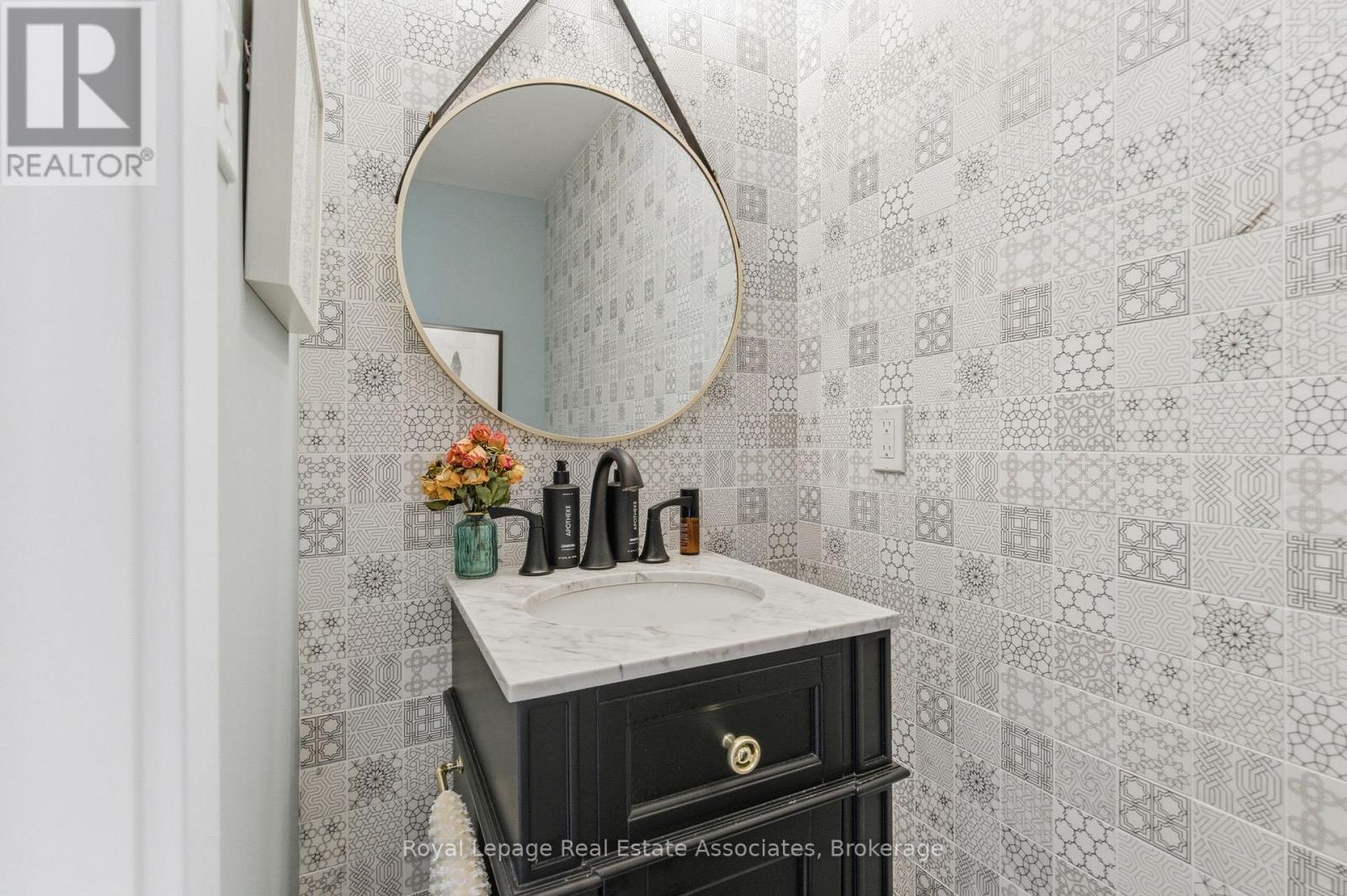 7 - 383 Dundas Street E, Hamilton (Waterdown), Ontario  L0R 2H3 - Photo 15 - X12491010