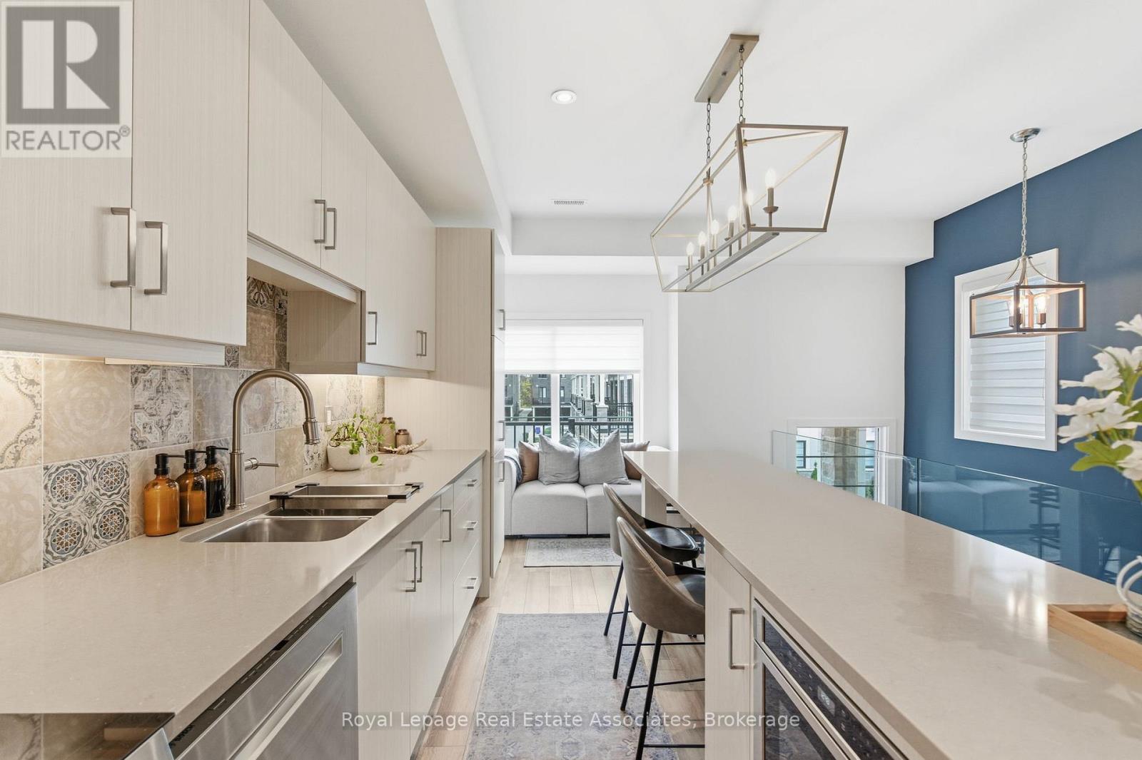 7 - 383 Dundas Street E, Hamilton (Waterdown), Ontario  L0R 2H3 - Photo 6 - X12491010