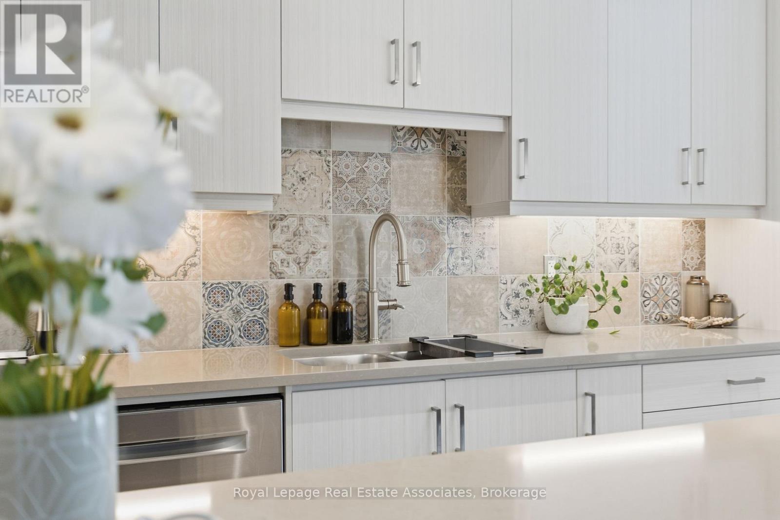 7 - 383 Dundas Street E, Hamilton (Waterdown), Ontario  L0R 2H3 - Photo 9 - X12491010