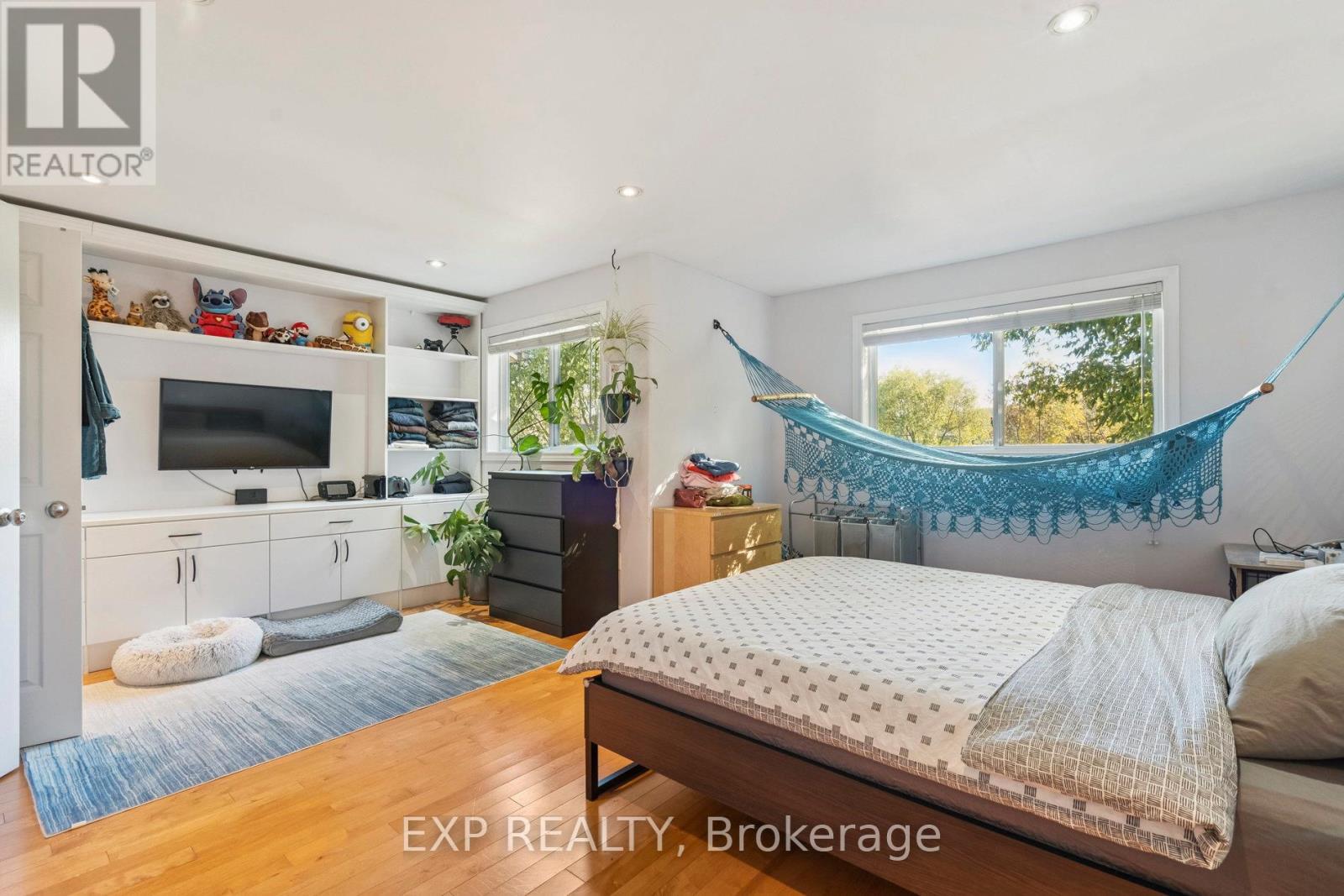 27 Pettit Street, Hamilton, Ontario  L8E 5V7 - Photo 24 - X12491012