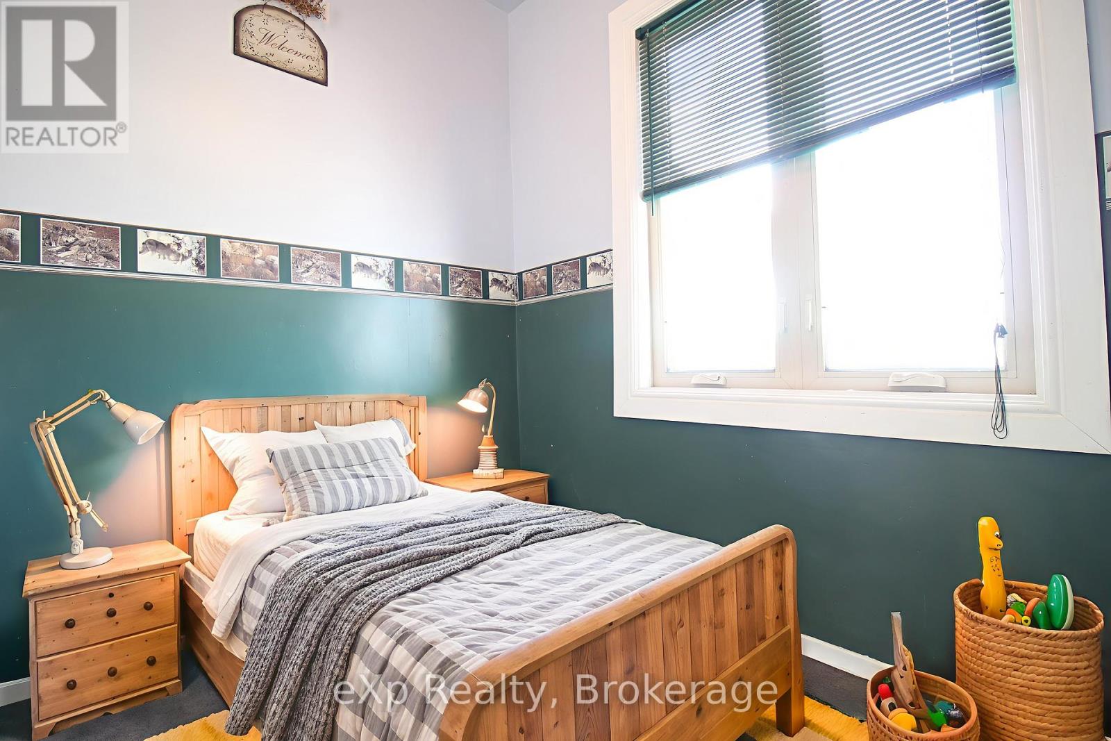 125 Lake Drive, West Grey, Ontario  N0C 1H0 - Photo 10 - X12376022