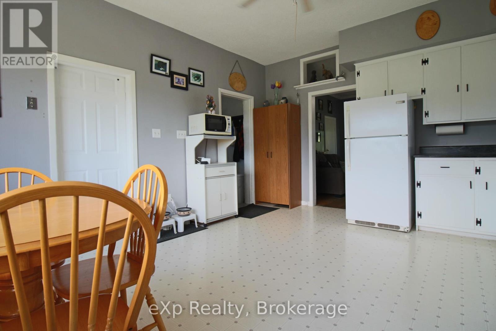 125 Lake Drive, West Grey, Ontario  N0C 1H0 - Photo 7 - X12376022