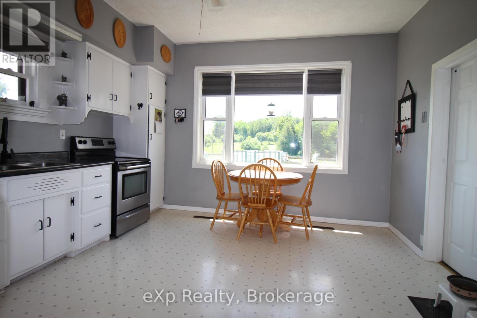 125 Lake Drive, West Grey, Ontario  N0C 1H0 - Photo 6 - X12376022