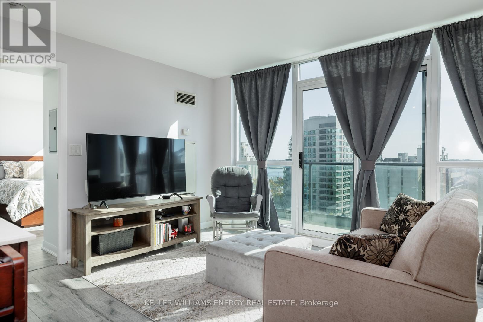 1114 - 600 Fleet Street, Toronto, Ontario  M5V 1B7 - Photo 7 - C12467604