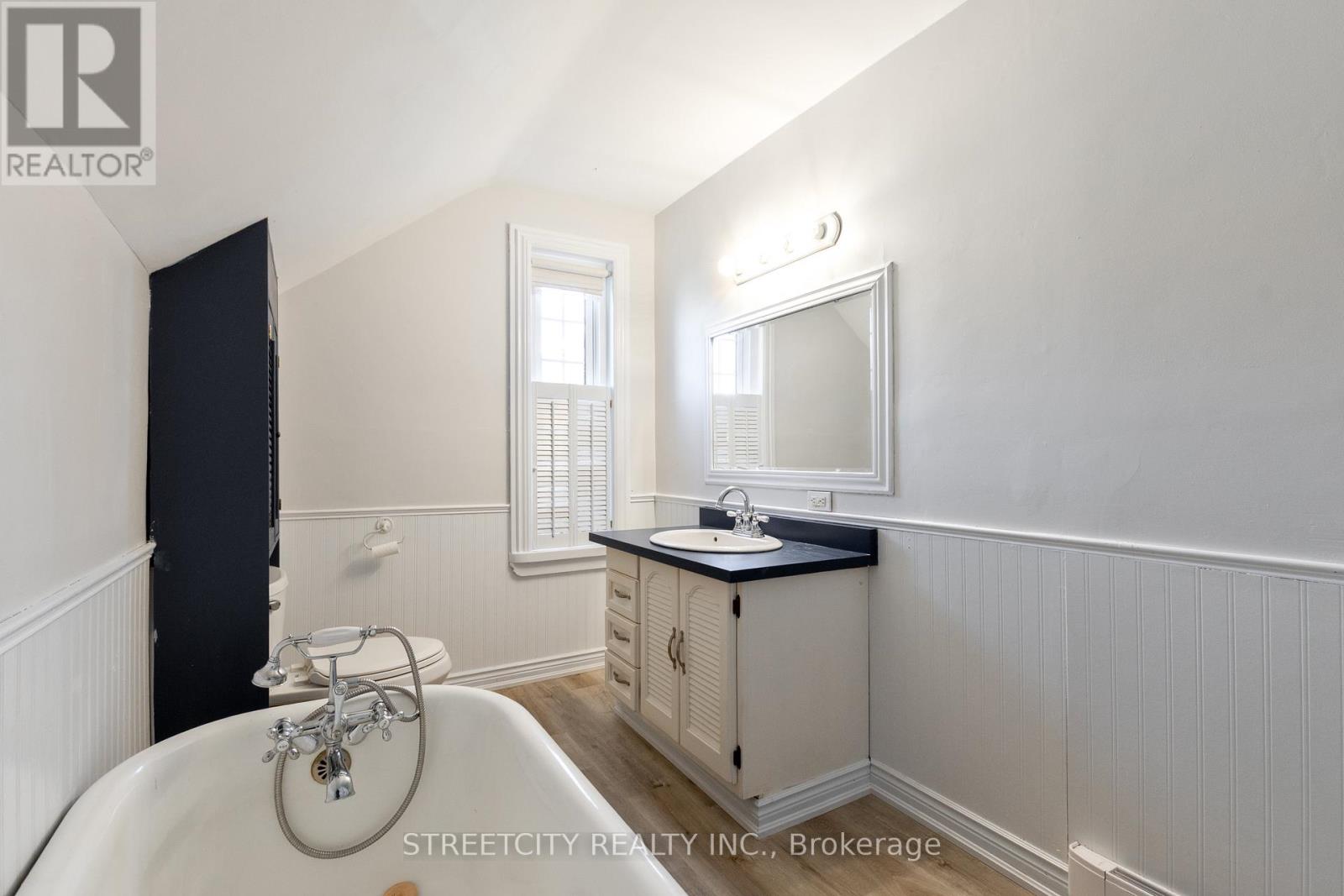 58 Norwich Avenue, Woodstock (Woodstock - South), Ontario  N4S 3V2 - Photo 22 - X12490856