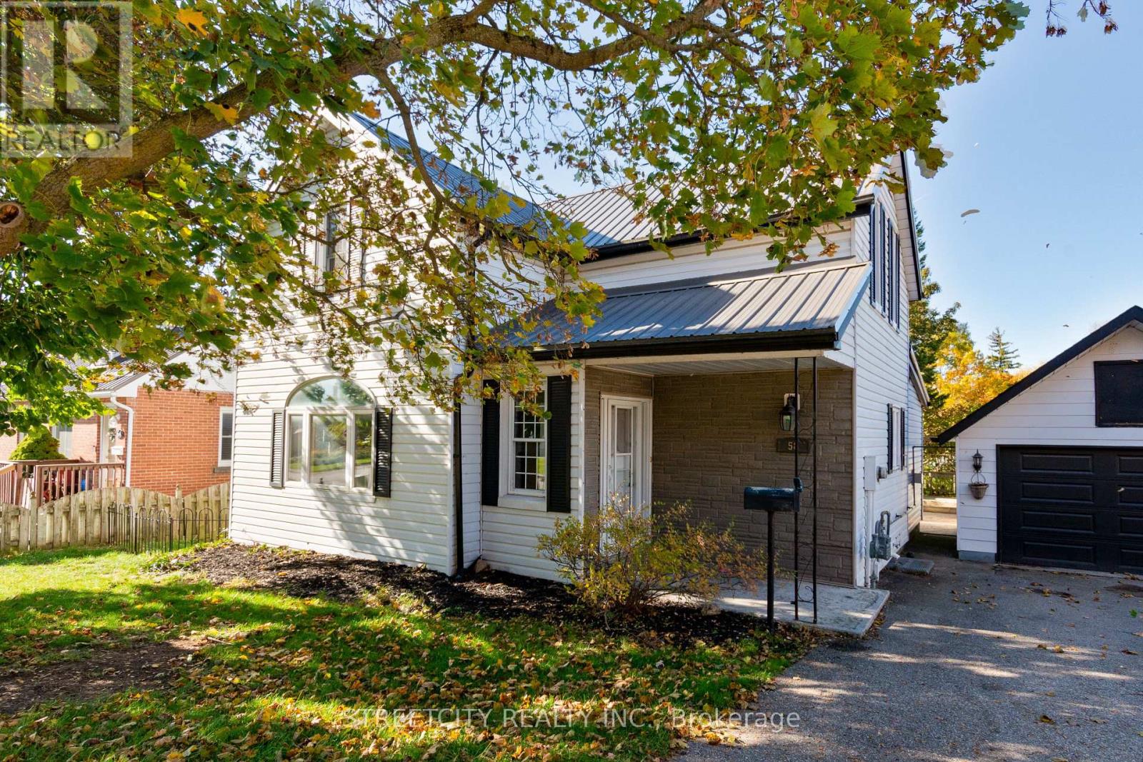 58 Norwich Avenue, Woodstock (Woodstock - South), Ontario  N4S 3V2 - Photo 3 - X12490856