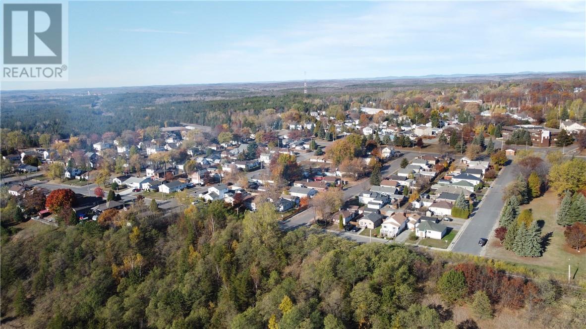 10 Lakeshore Drive, Falconbridge, Ontario P0M 1S0 - Photo 18 - 2125417