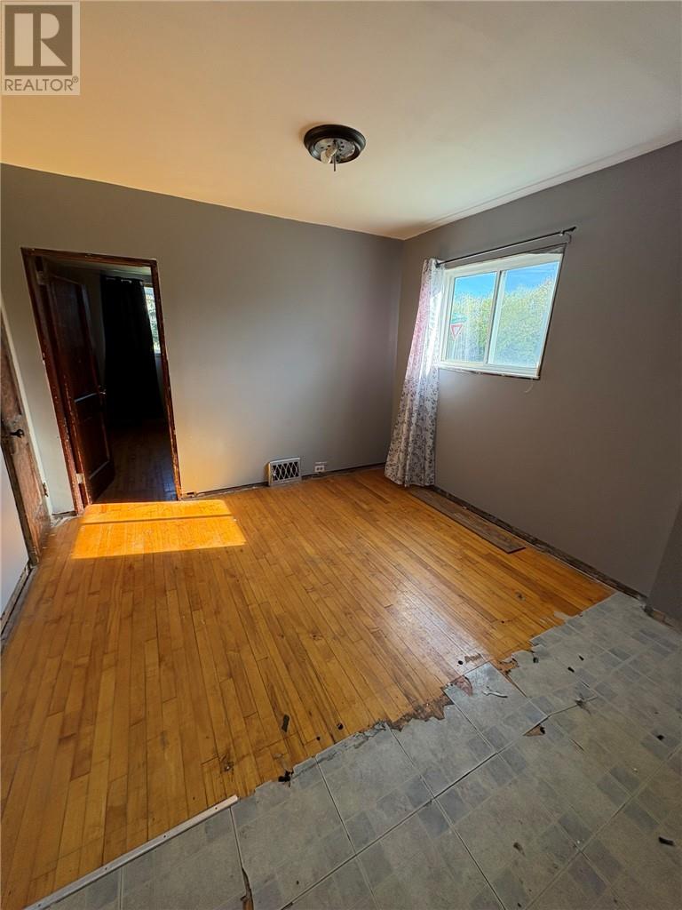 10 Lakeshore Drive, Falconbridge, Ontario P0M 1S0 - Photo 3 - 2125417