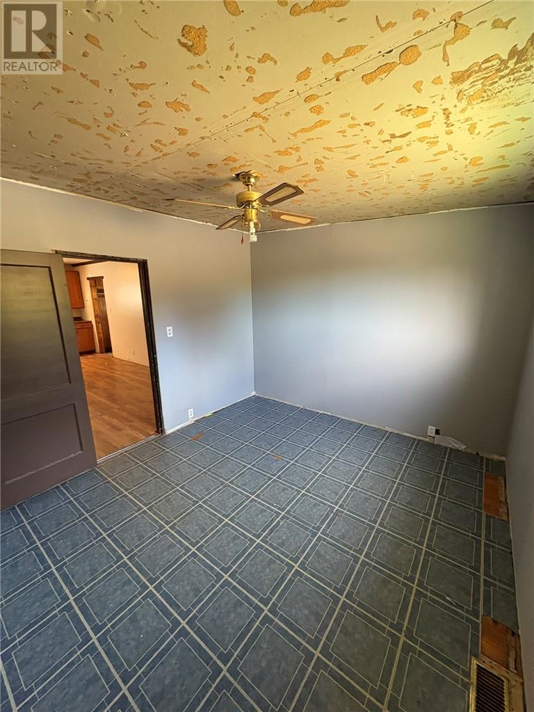 10 Lakeshore Drive, Falconbridge, Ontario P0M 1S0 - Photo 5 - 2125417