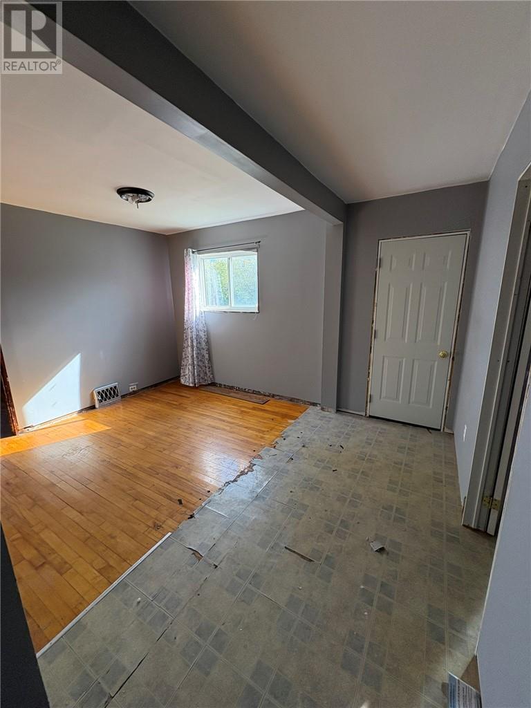 10 Lakeshore Drive, Falconbridge, Ontario P0M 1S0 - Photo 6 - 2125417