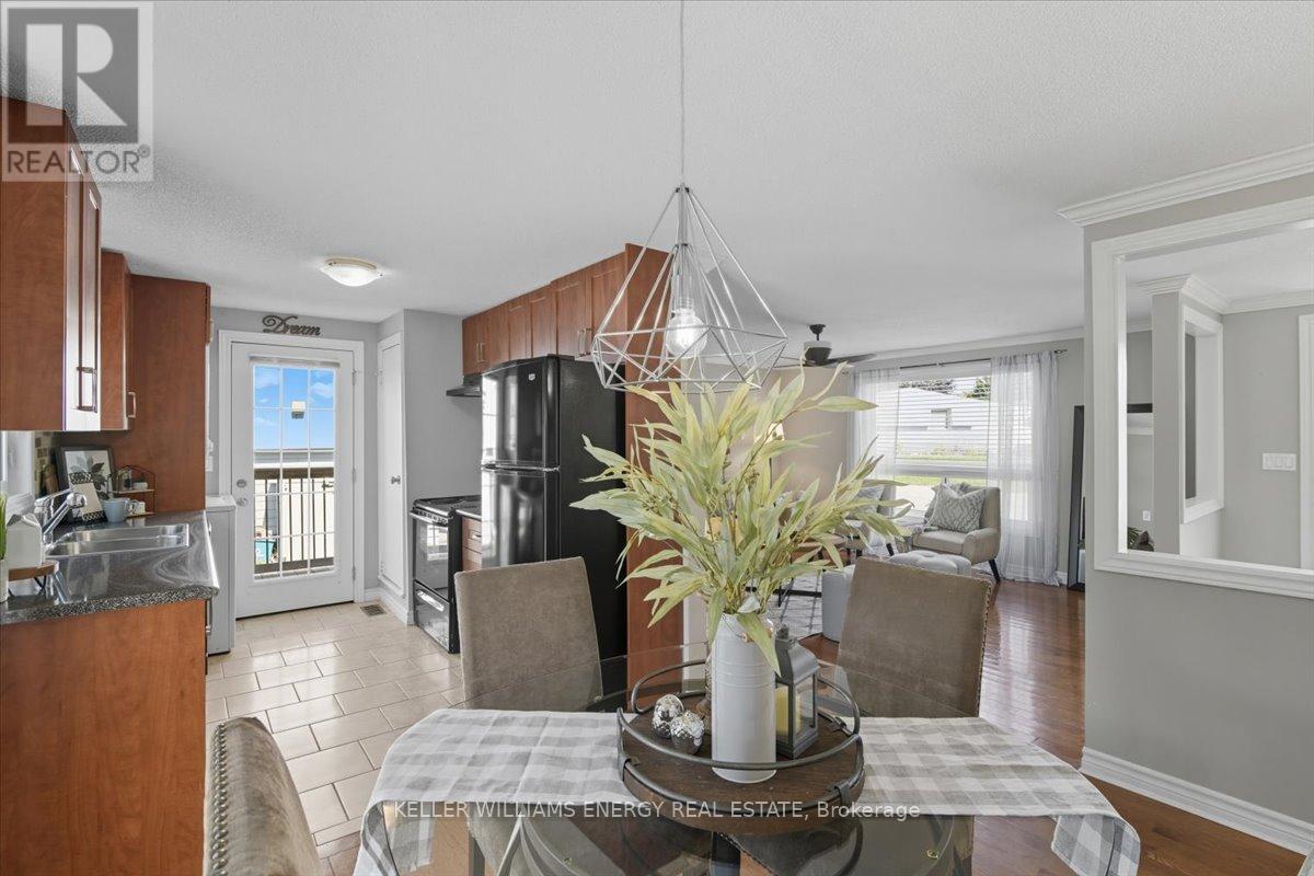 79 Fairway Drive, Clarington, Ontario  L1B 1B1 - Photo 17 - E12441035