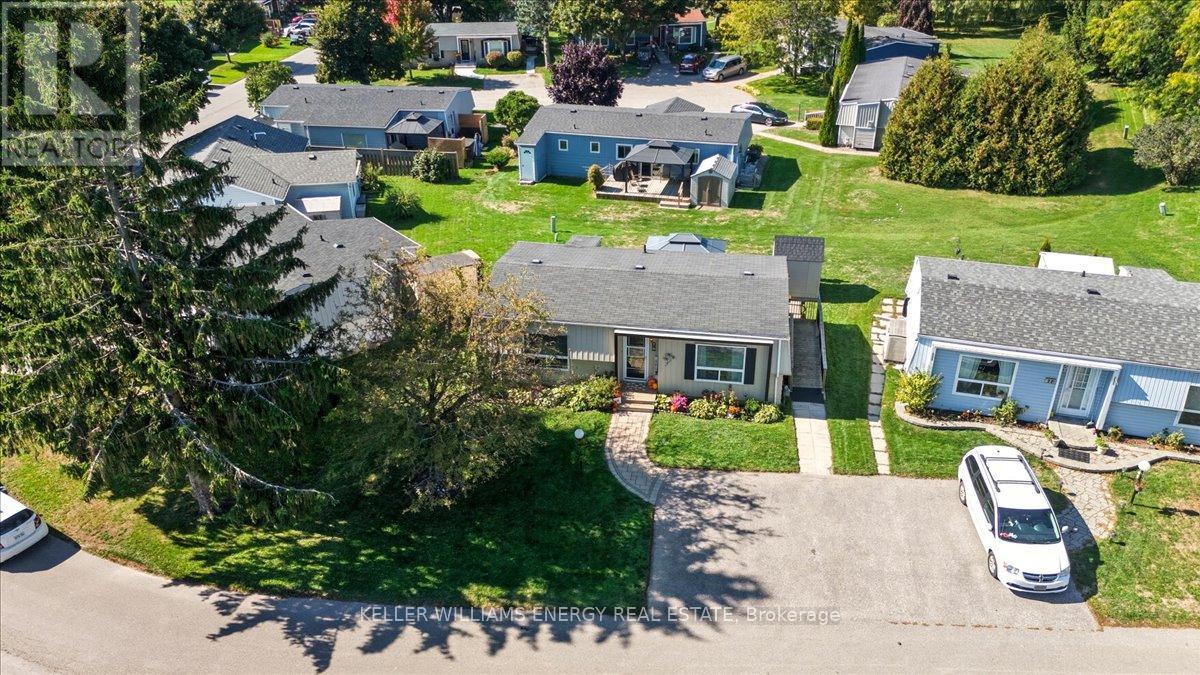 79 Fairway Drive, Clarington, Ontario  L1B 1B1 - Photo 5 - E12441035