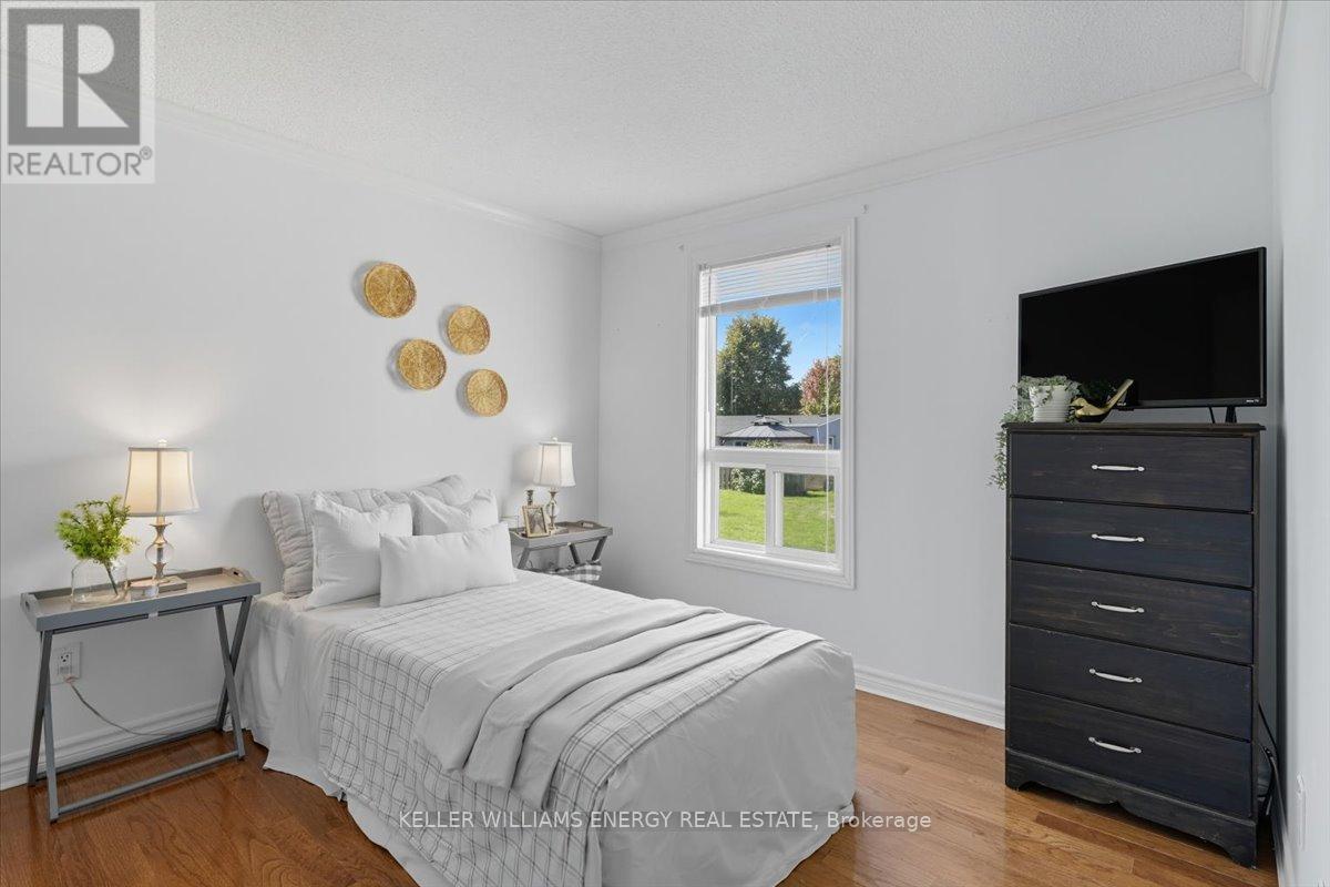 79 Fairway Drive, Clarington, Ontario  L1B 1B1 - Photo 22 - E12441035