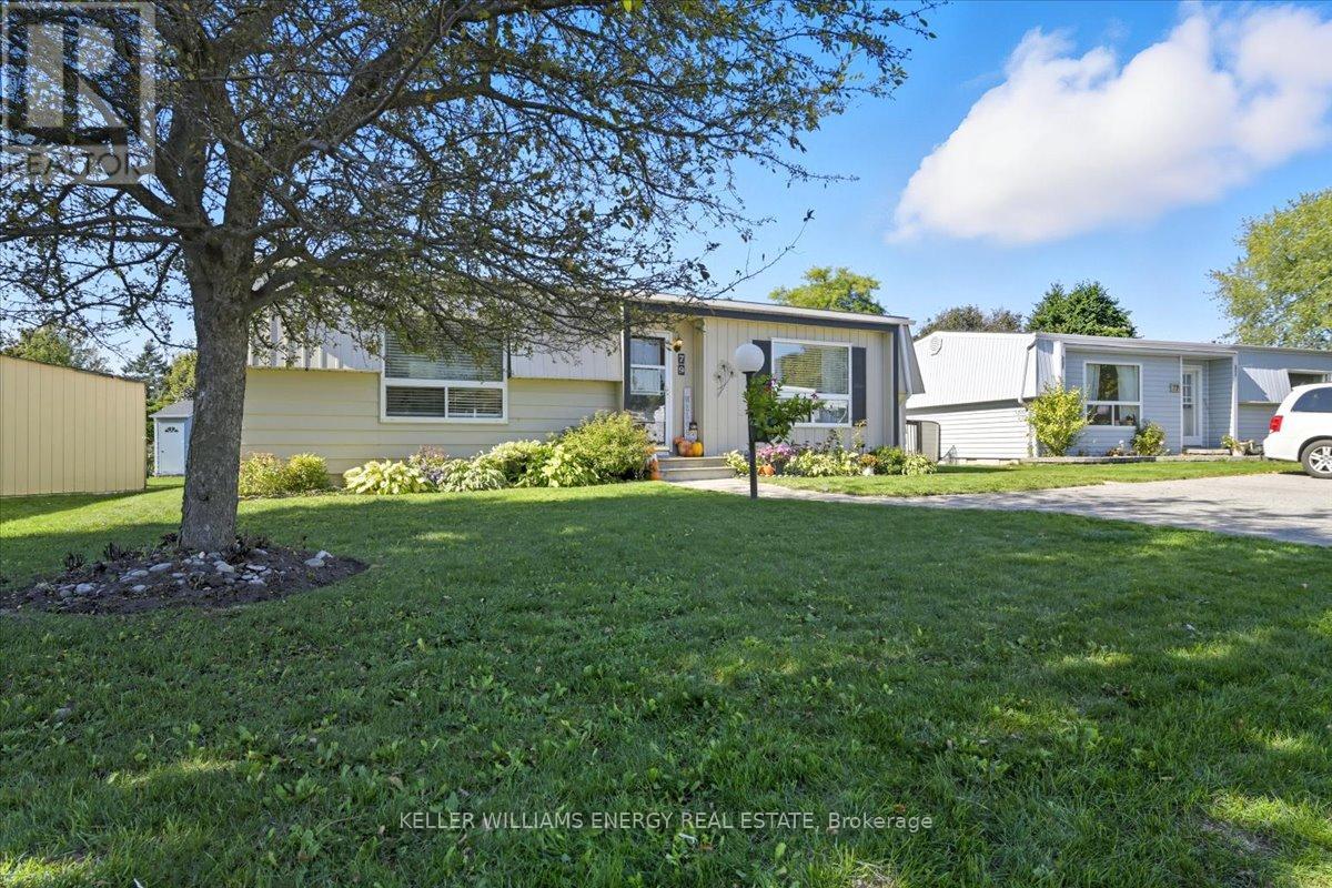 79 Fairway Drive, Clarington, Ontario  L1B 1B1 - Photo 3 - E12441035