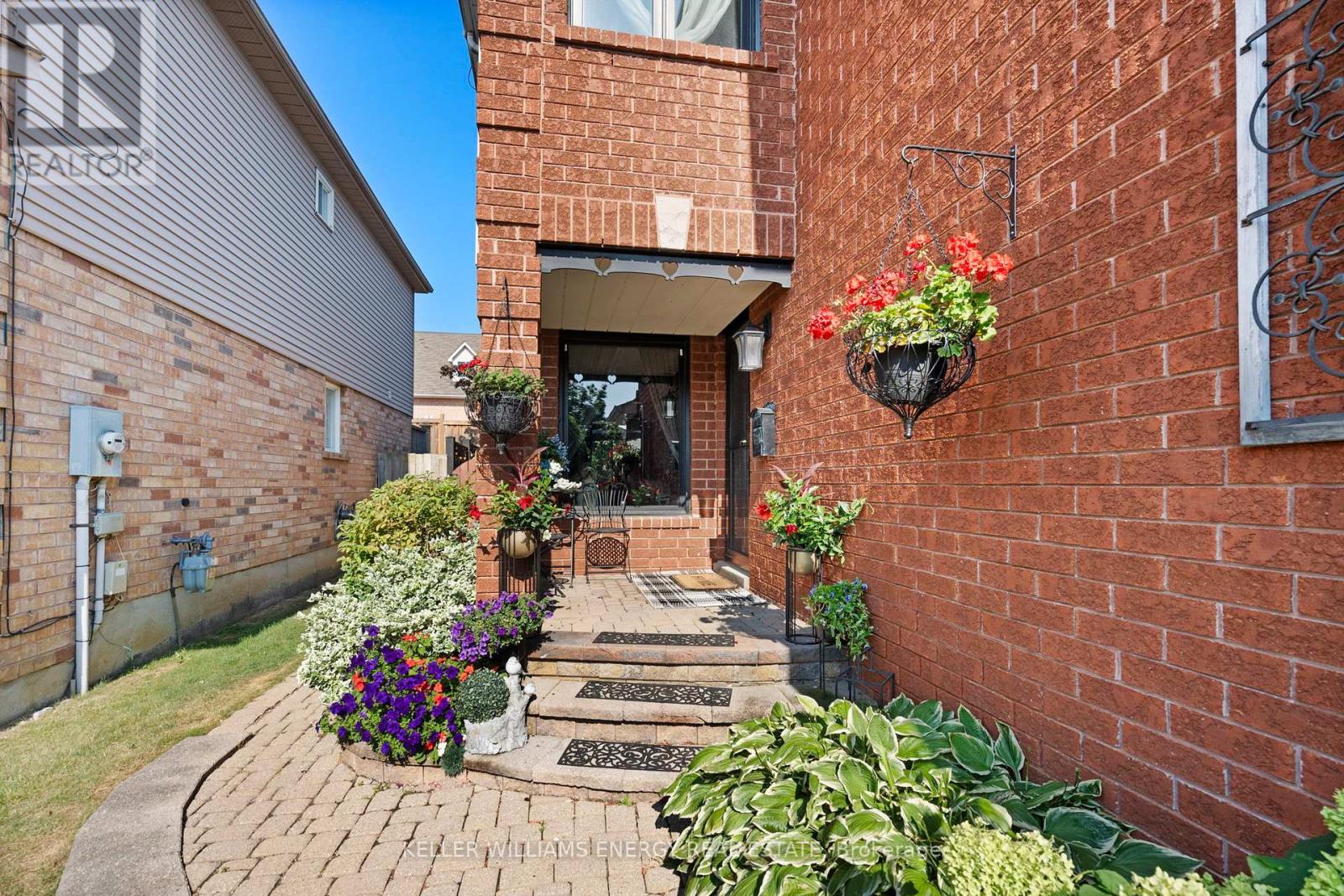 99 Bonnycastle Drive, Clarington, Ontario  L1C 4S9 - Photo 4 - E12478239