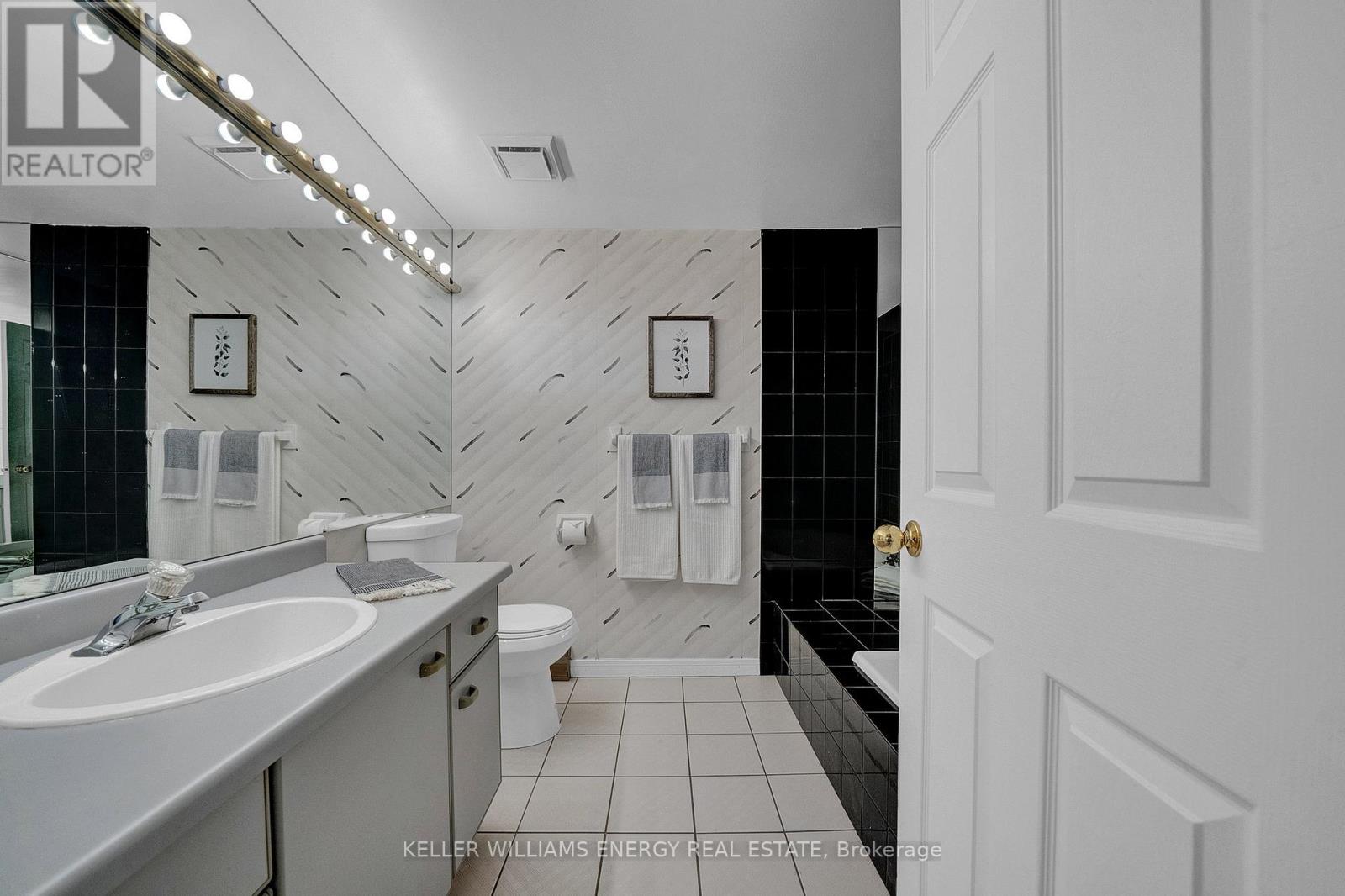 302 - 80 Athol Street E, Oshawa, Ontario  L1H 8B7 - Photo 15 - E12489892