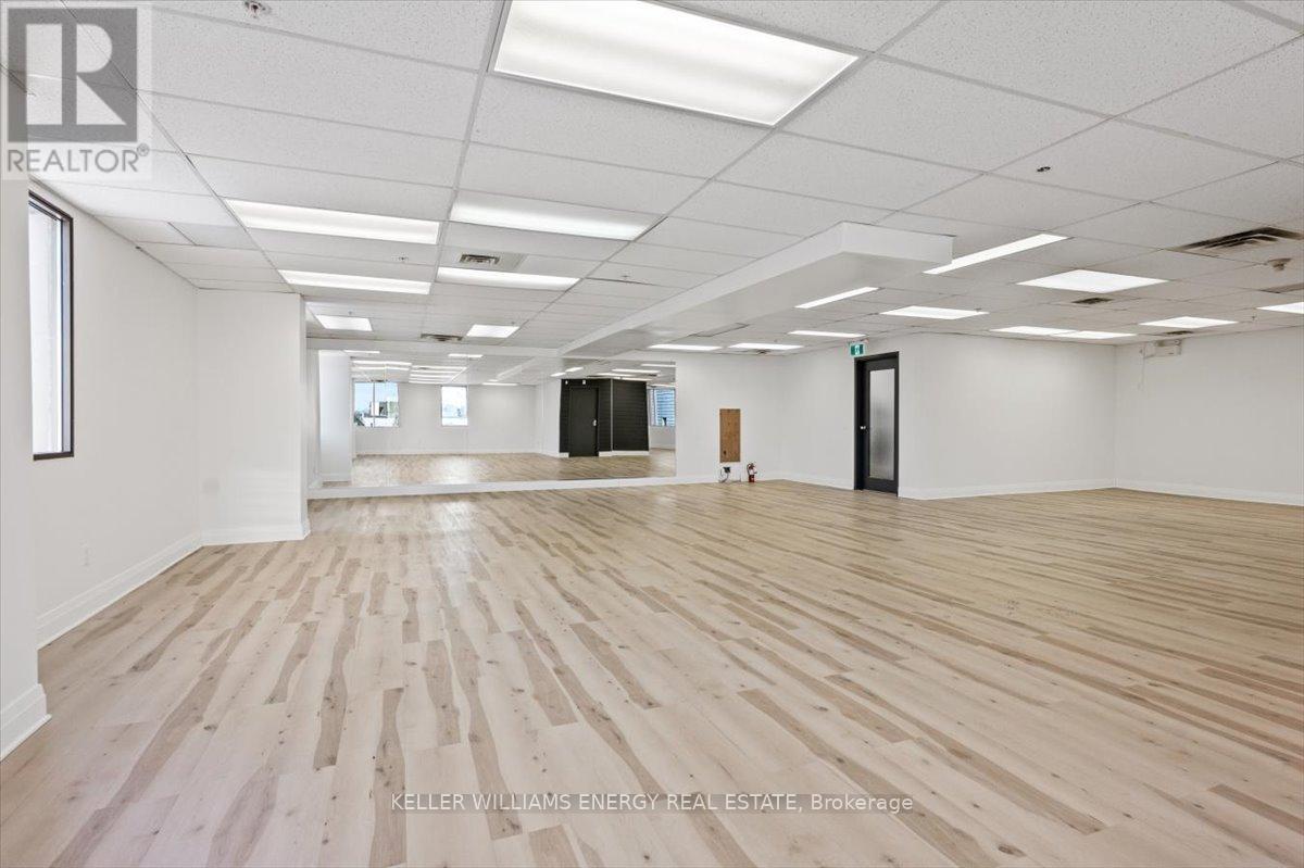 5a - 2 Brock Street W, Uxbridge, Ontario  L9P 1P2 - Photo 5 - N12436720