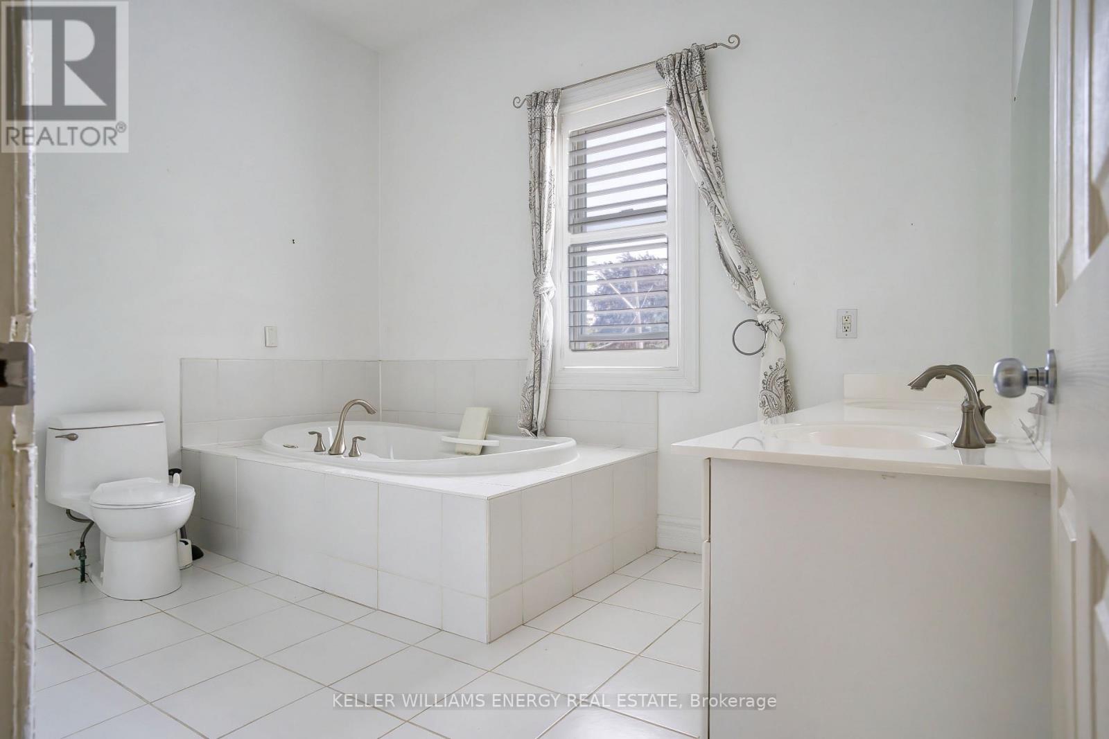 88 Wellington Street N, Woodstock, Ontario  N4S 6R1 - Photo 37 - X12437587