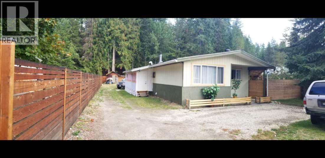 914 Columbia Crescent, nakusp, British Columbia