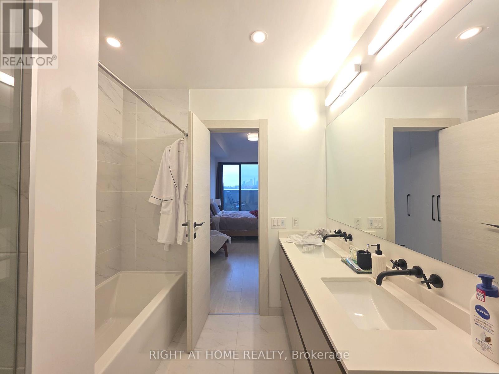 703 - 33 Frederick Todd Way N, Toronto, Ontario  M4G 2L2 - Photo 18 - C12475658