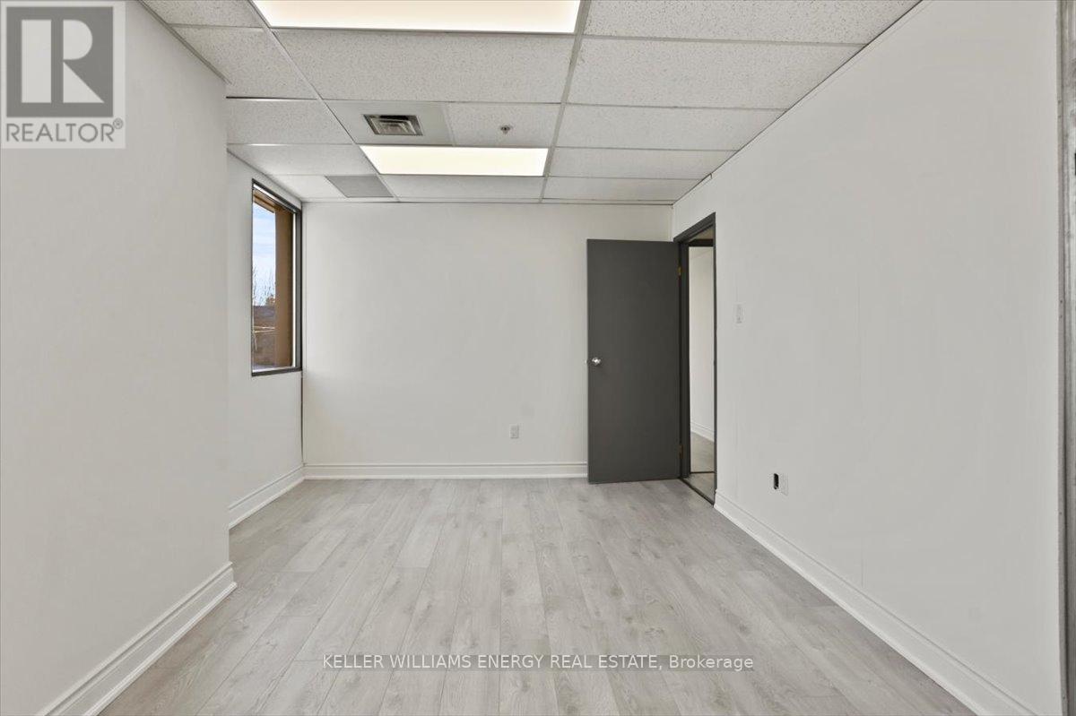 5b - 2 Brock Street W, Uxbridge, Ontario  L9P 1P2 - Photo 11 - N12436734