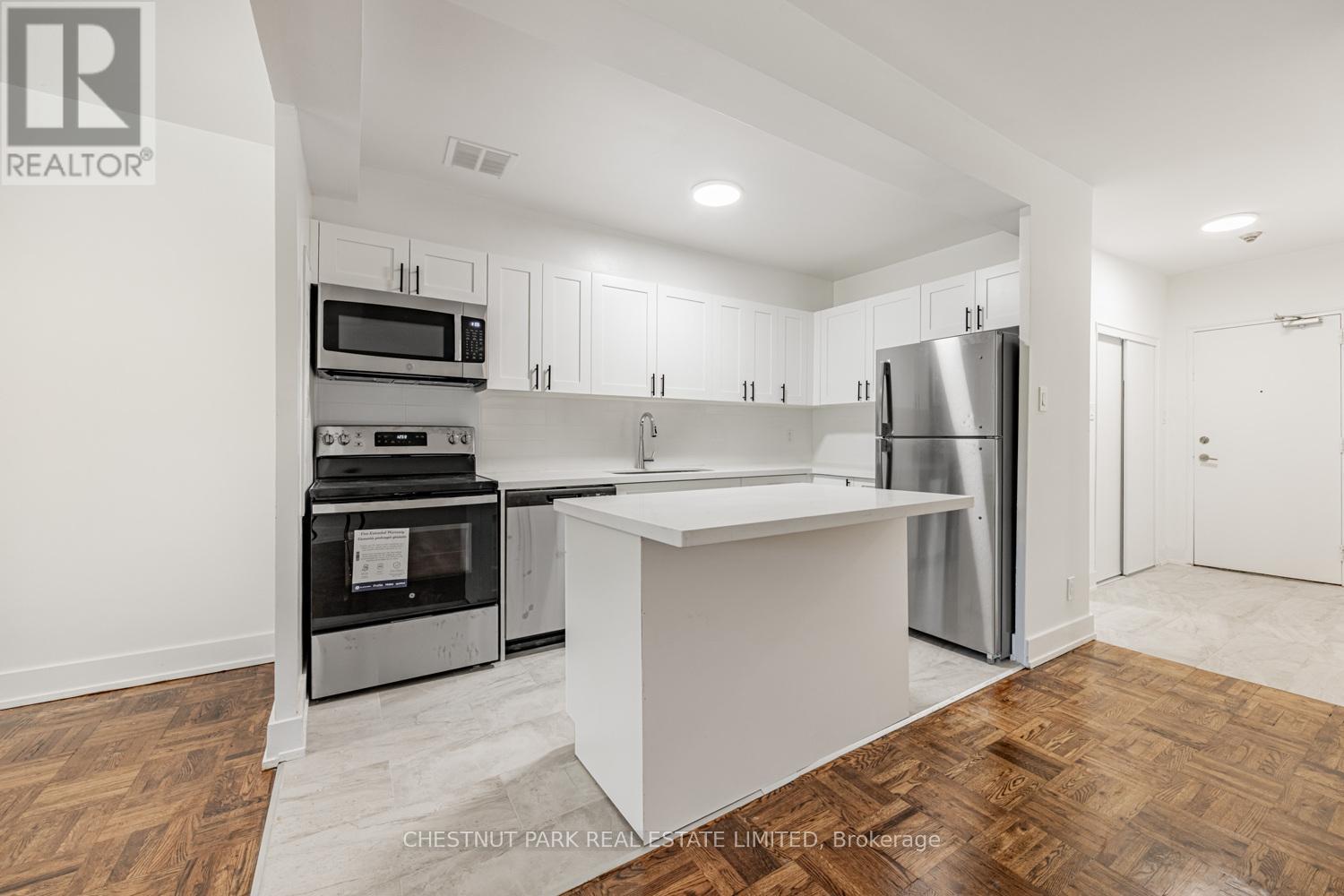 103 - 2500 Bathurst Street, Toronto, Ontario  M6B 2Y8 - Photo 4 - C12491058