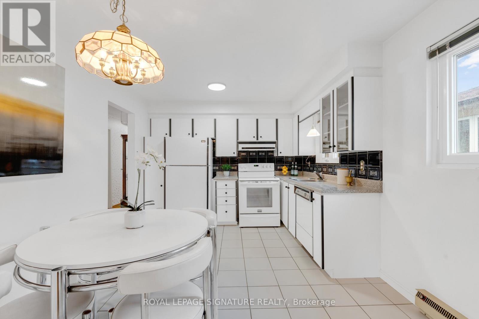 24 Chipwood Crescent, Toronto, Ontario  M2J 3X7 - Photo 9 - C12491276