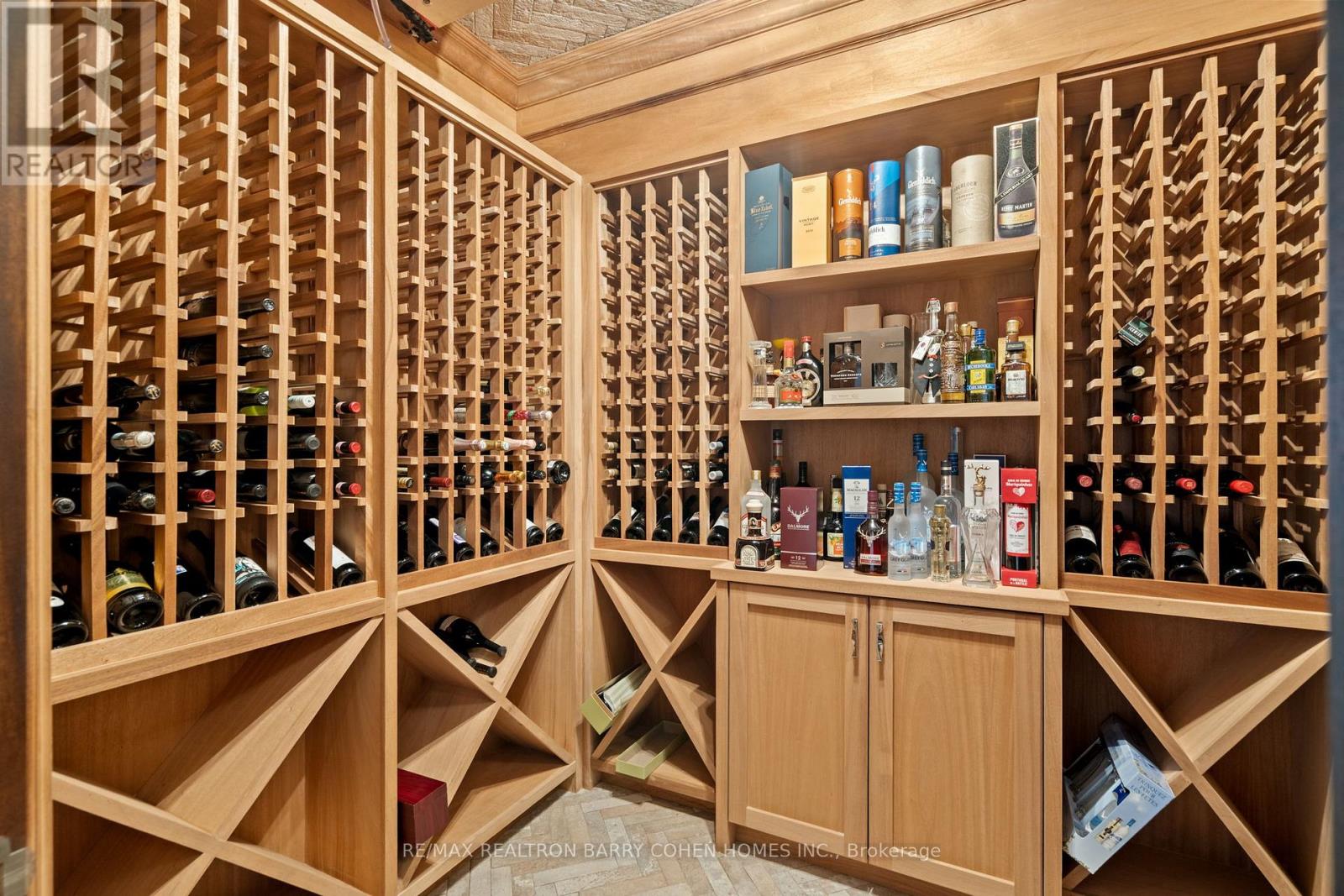 49 Gordon Road, Toronto, Ontario  M2P 1E2 - Photo 31 - C12491306