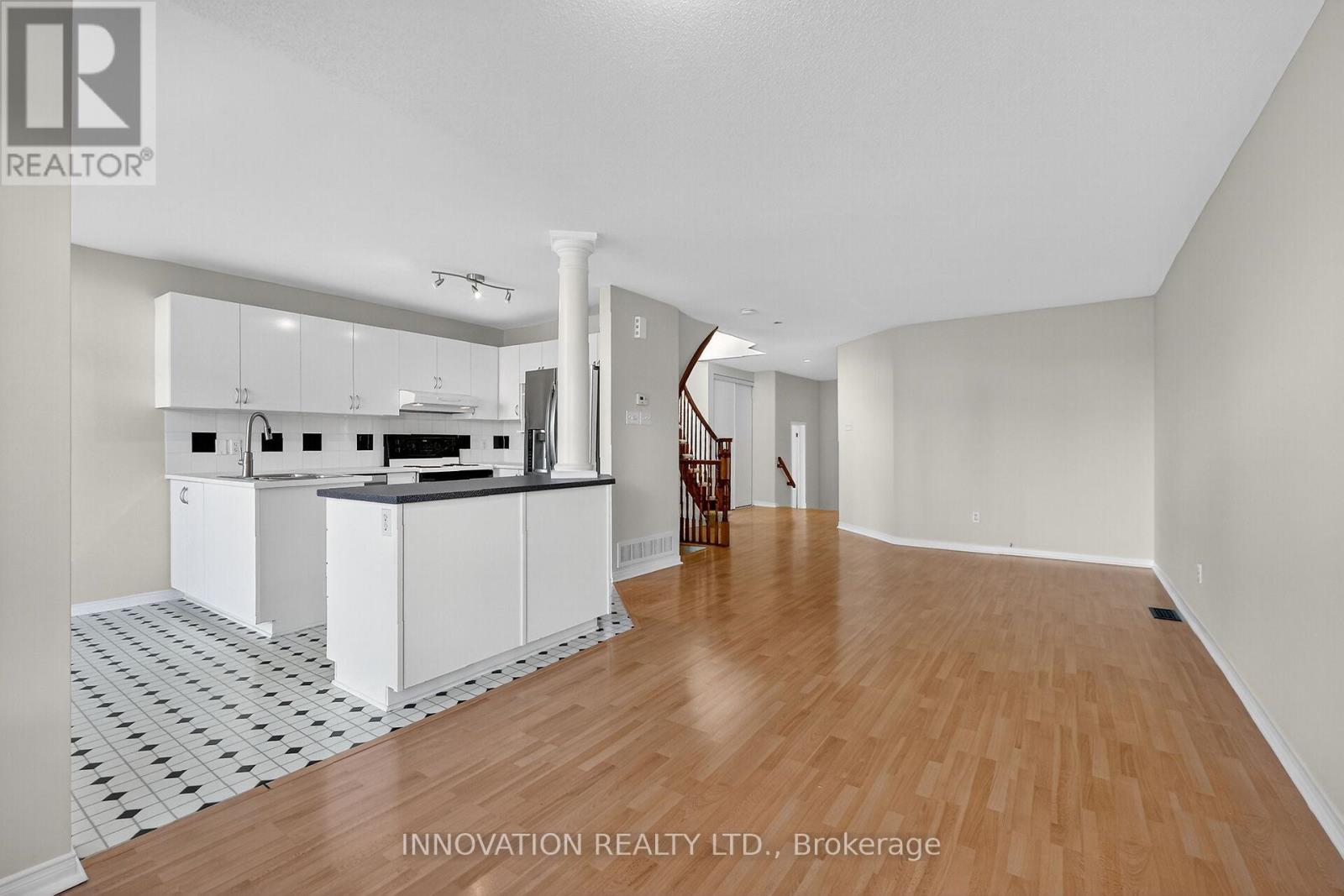 57 Flowertree Crescent, Ottawa, Ontario  K2M 2R7 - Photo 10 - X12491482