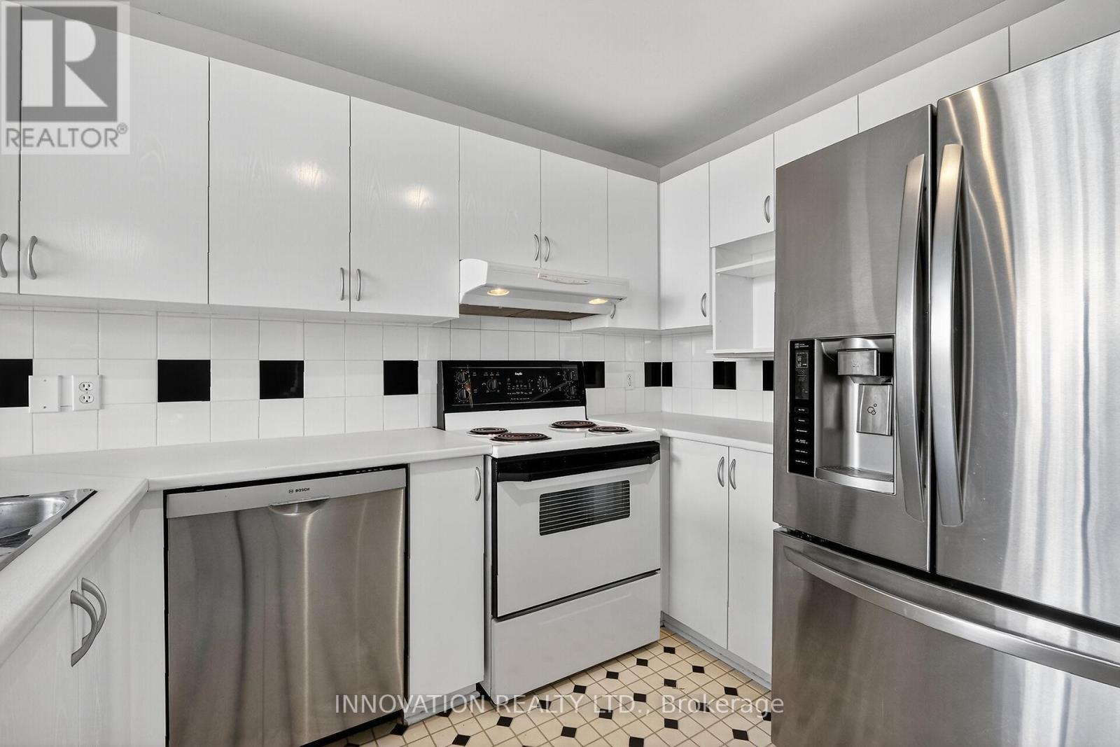 57 Flowertree Crescent, Ottawa, Ontario  K2M 2R7 - Photo 12 - X12491482