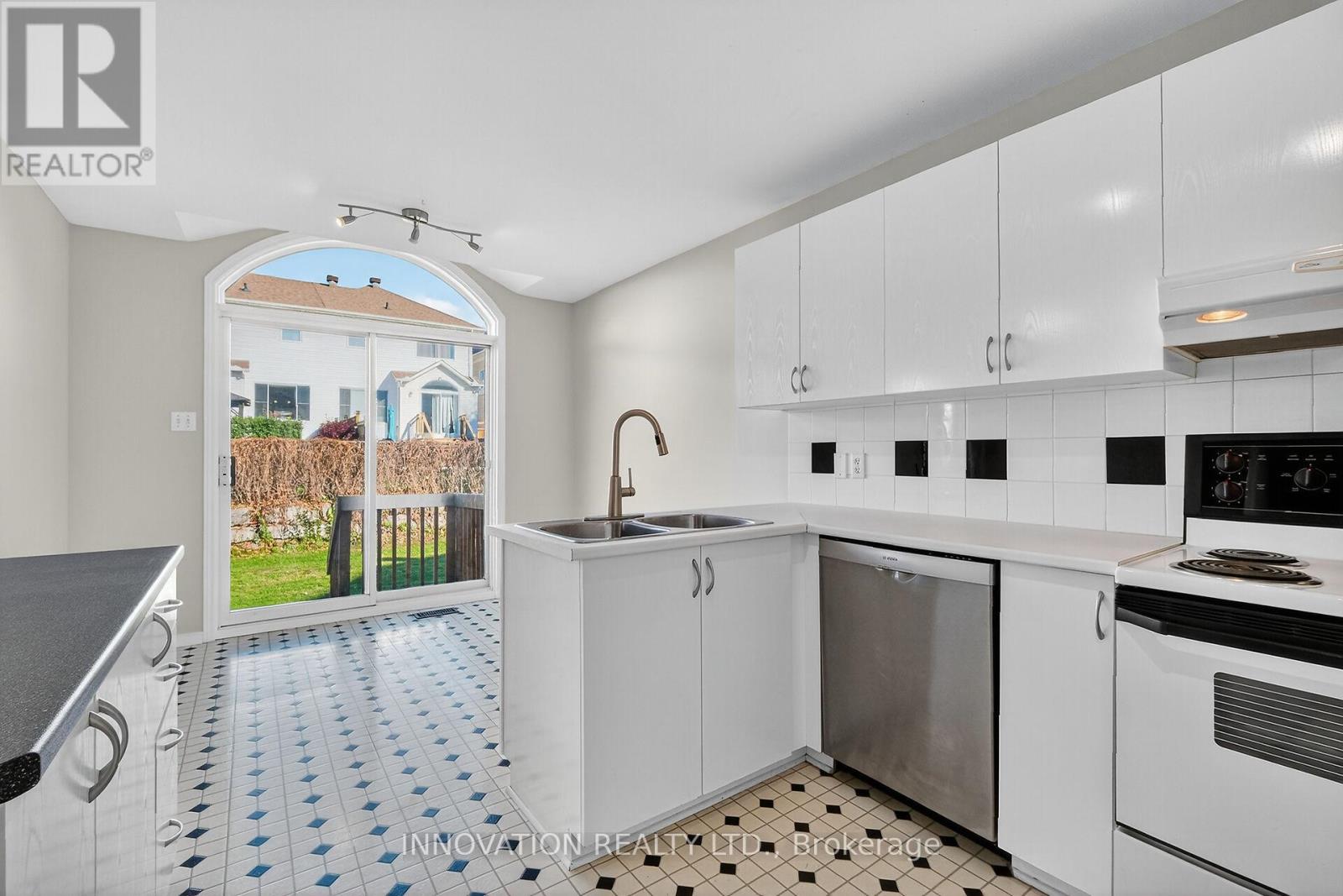 57 Flowertree Crescent, Ottawa, Ontario  K2M 2R7 - Photo 13 - X12491482