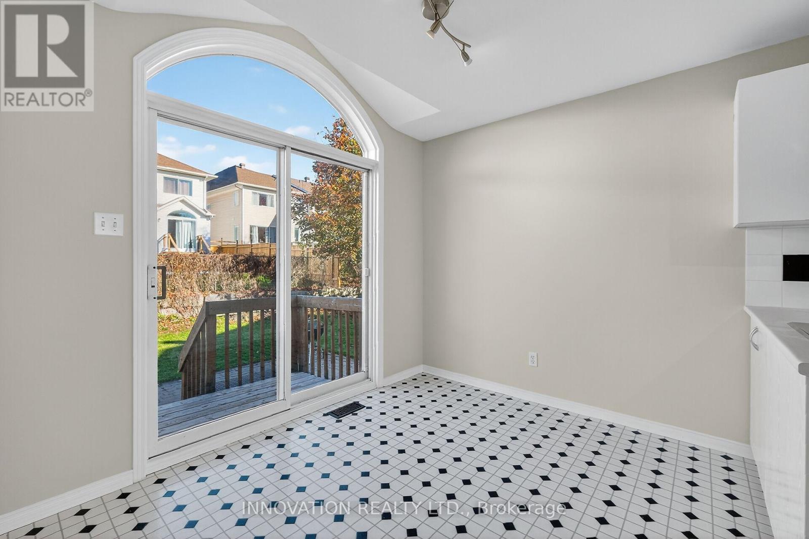 57 Flowertree Crescent, Ottawa, Ontario  K2M 2R7 - Photo 15 - X12491482