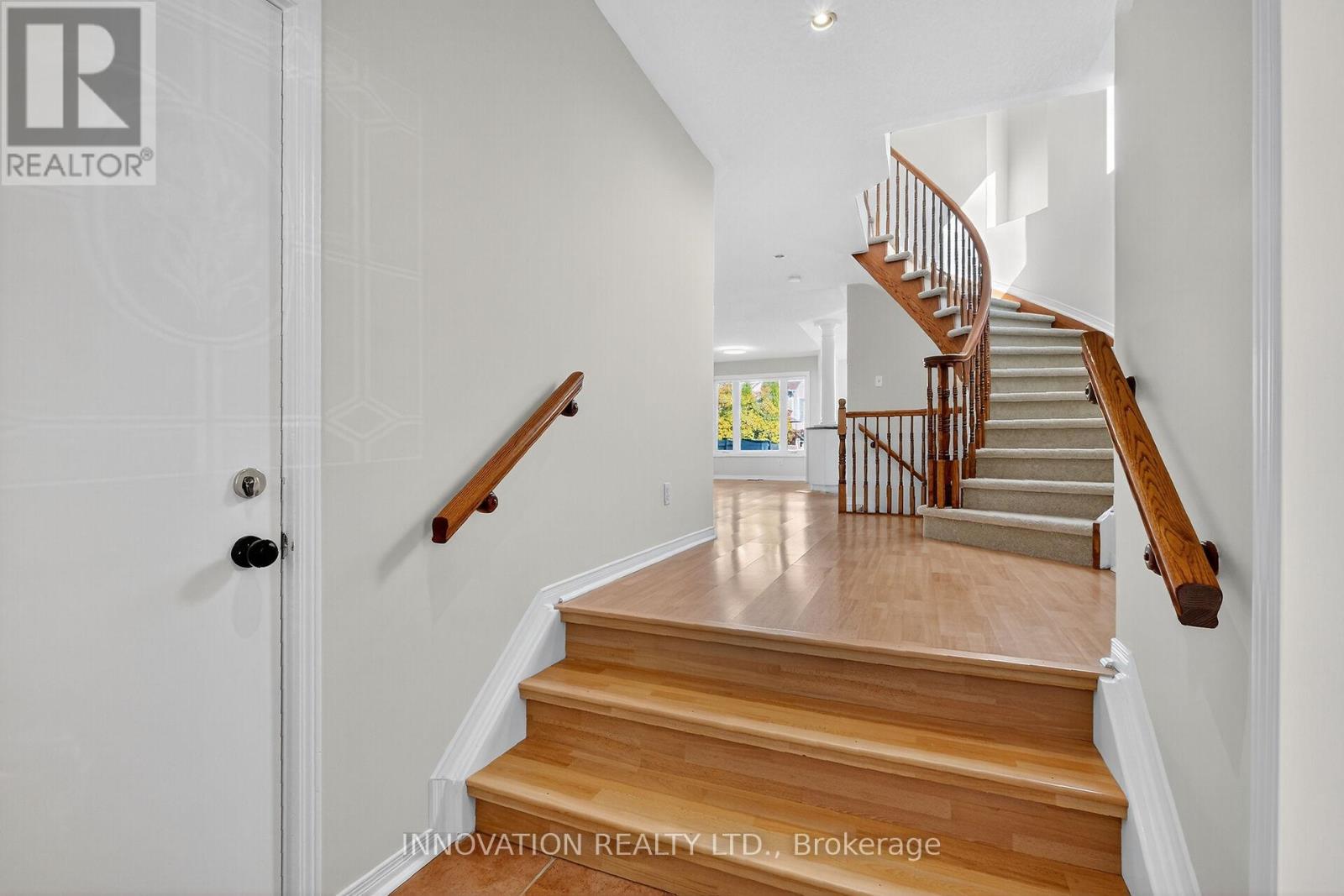 57 Flowertree Crescent, Ottawa, Ontario  K2M 2R7 - Photo 5 - X12491482